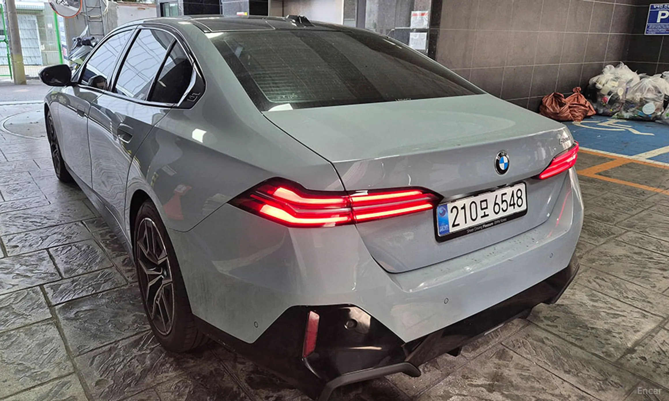 BMW 5 Series (G60) превью 6