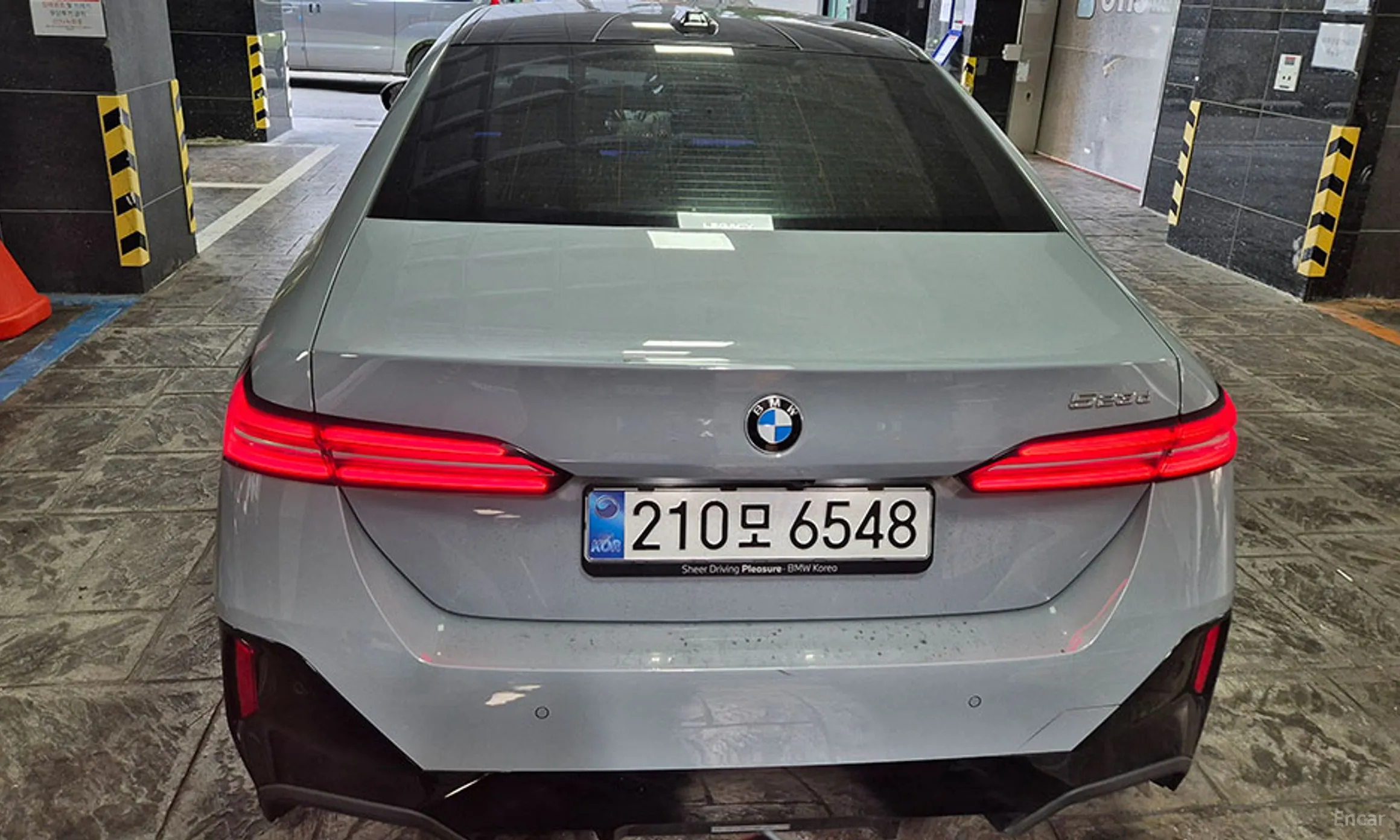 BMW 5 Series (G60) превью 8