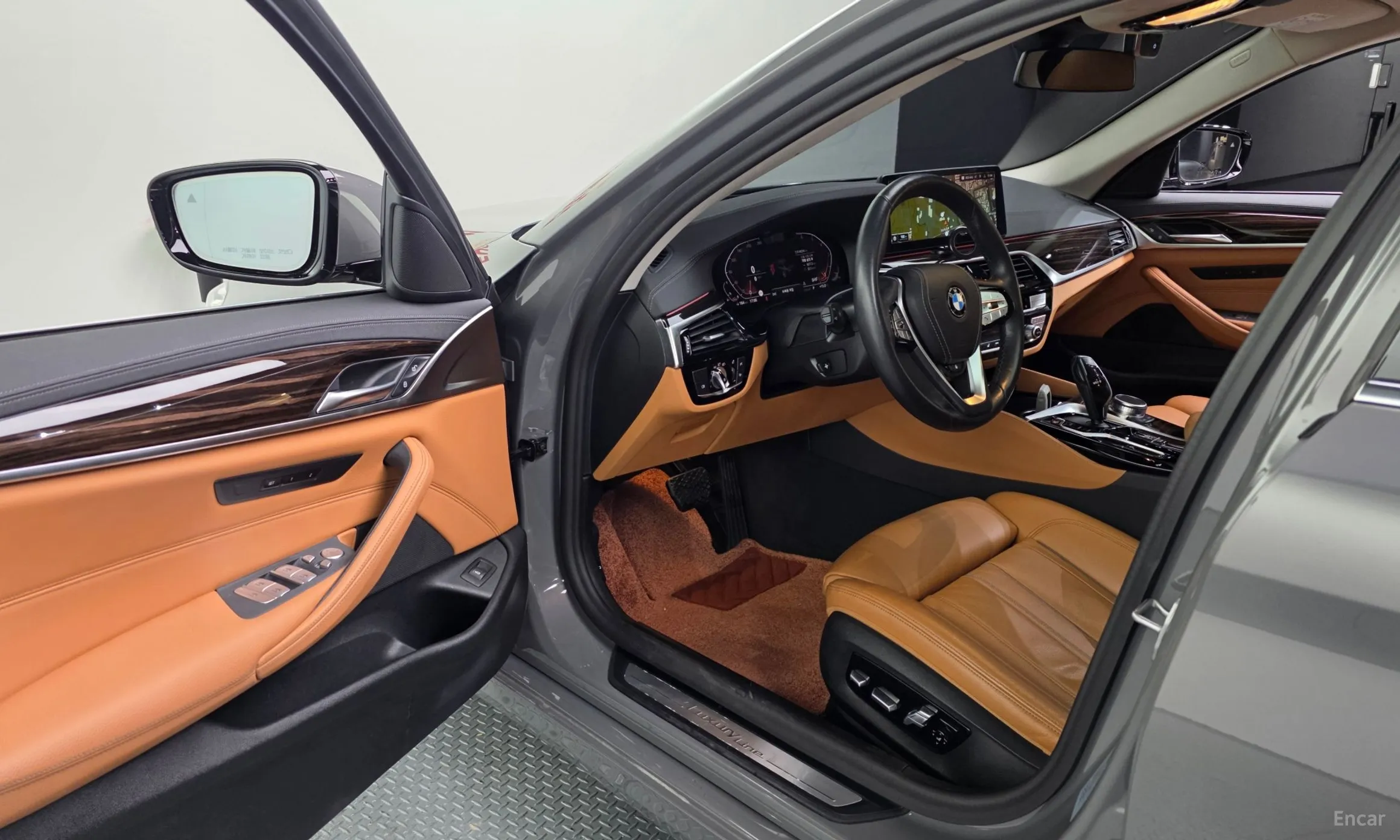 BMW 5 Series (G30) превью 10