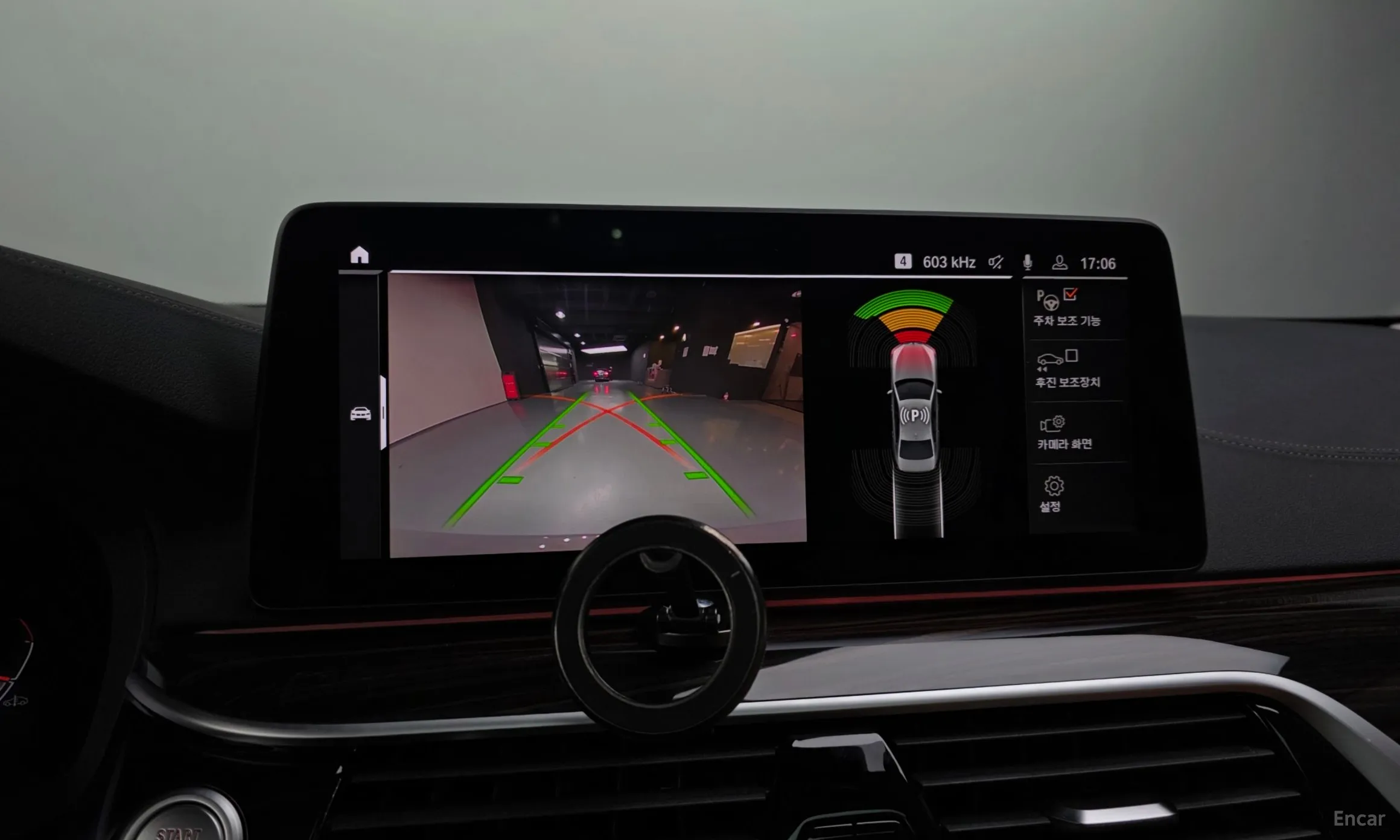 BMW 5 Series (G30) превью 15