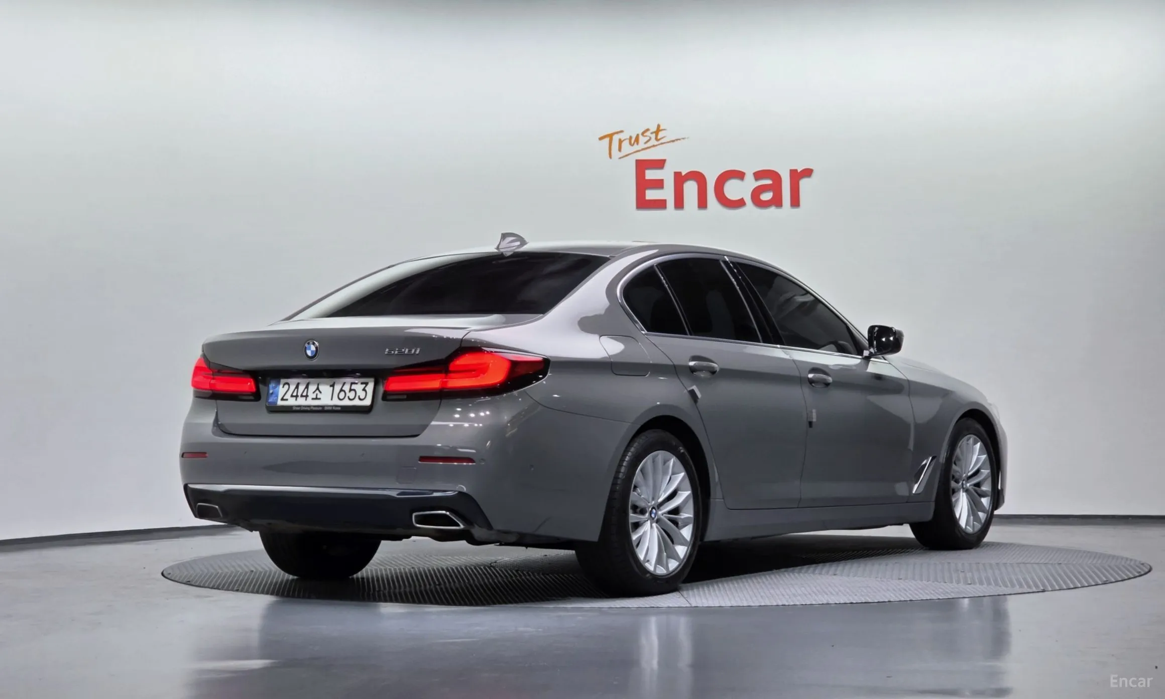 BMW 5 Series (G30) превью 2