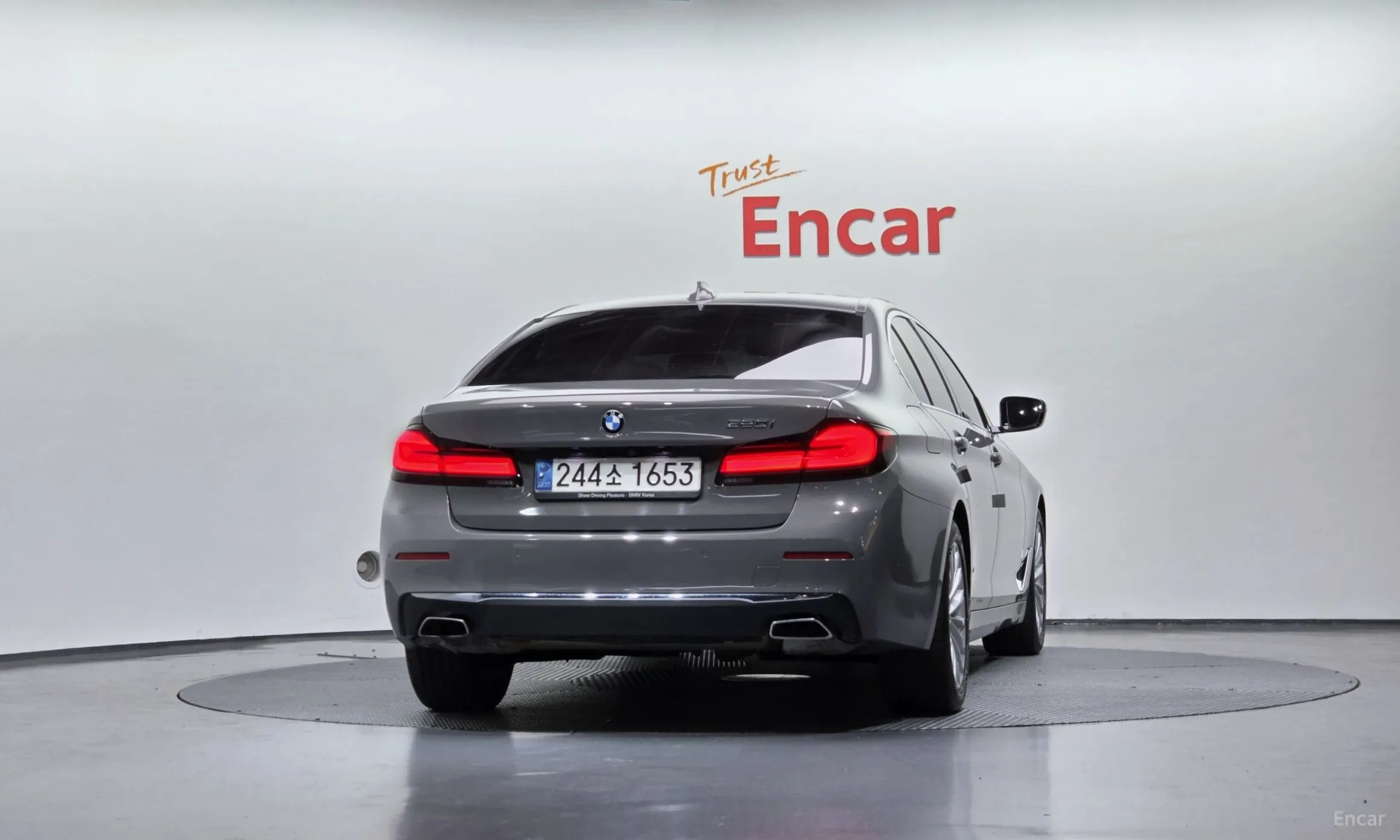 BMW 5 Series (G30) превью 4