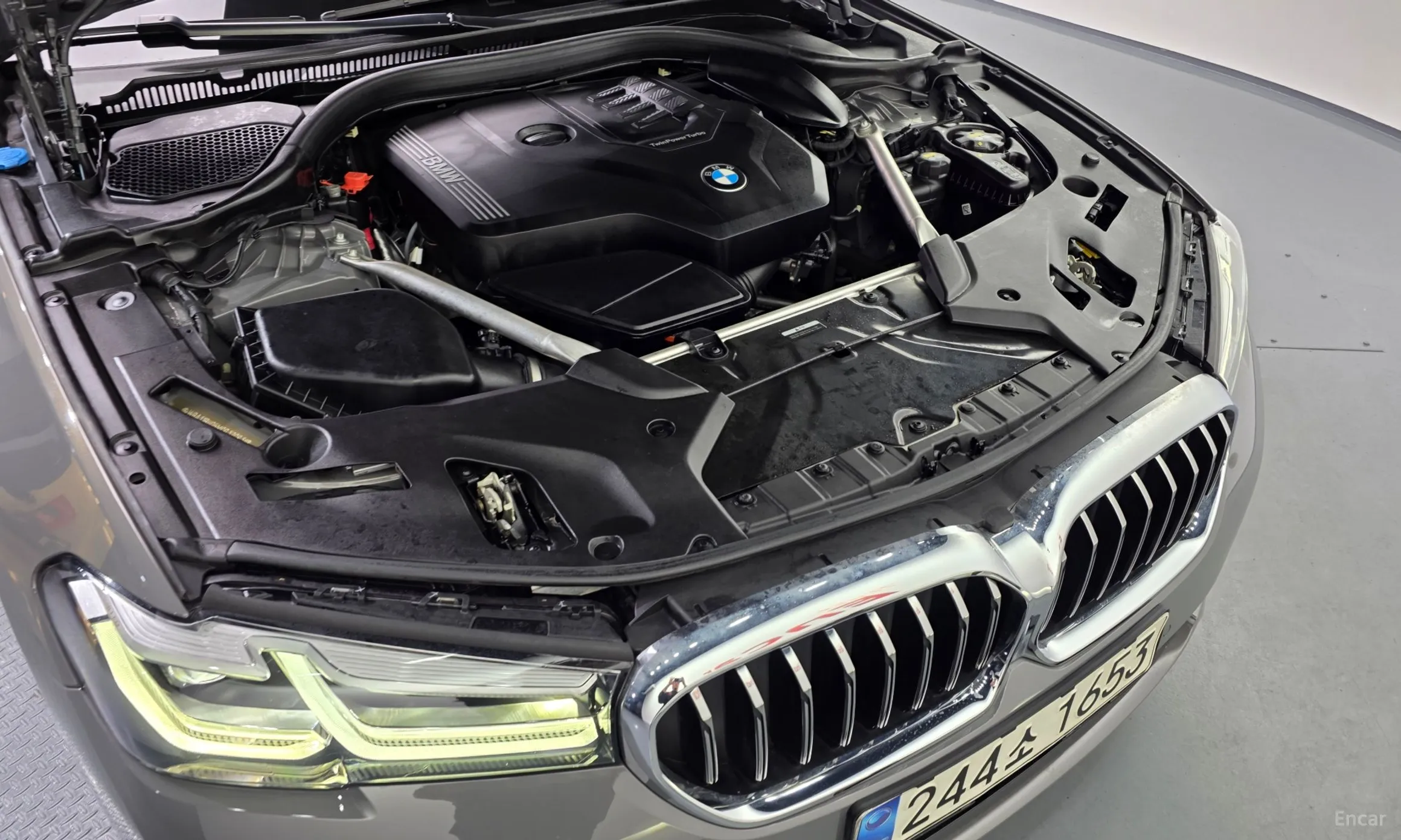 BMW 5 Series (G30) превью 6