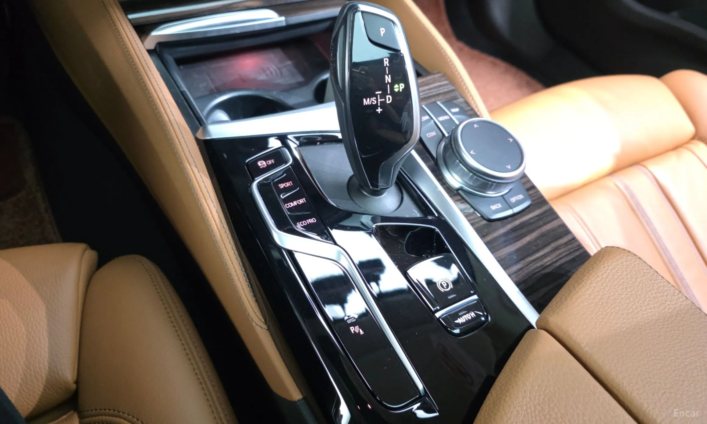BMW 5 Series (G30) превью 9