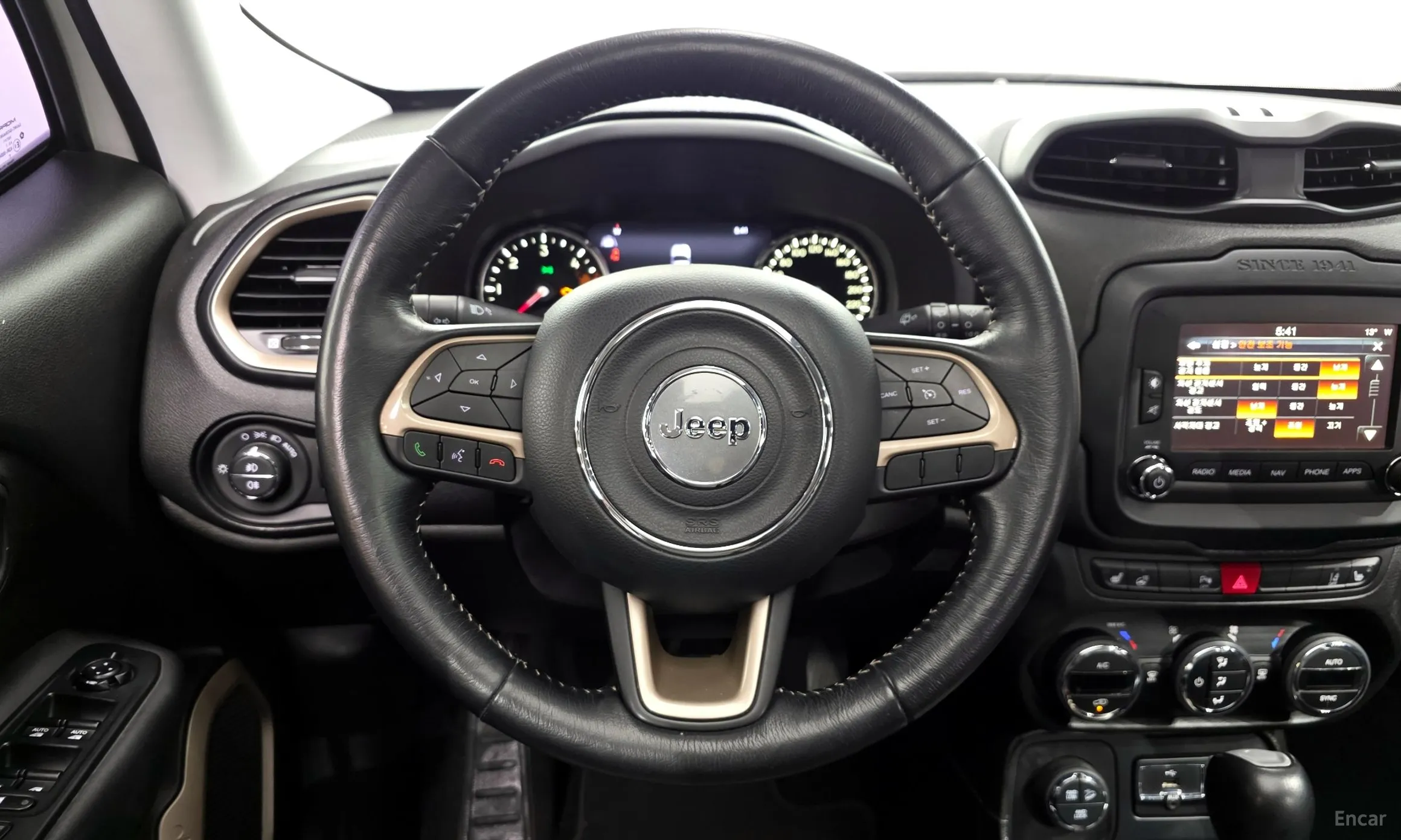 Jeep Renegade превью 13