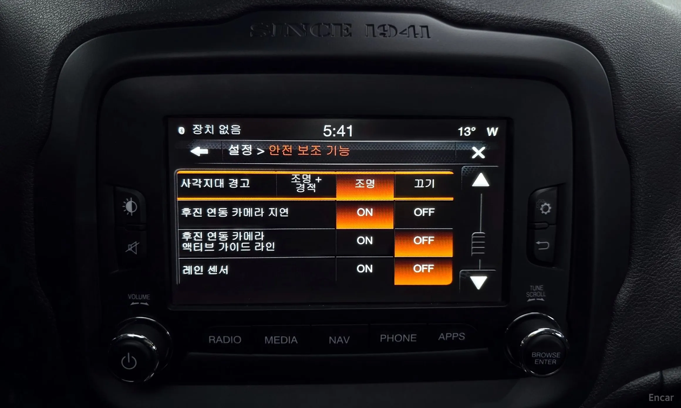 Jeep Renegade превью 16