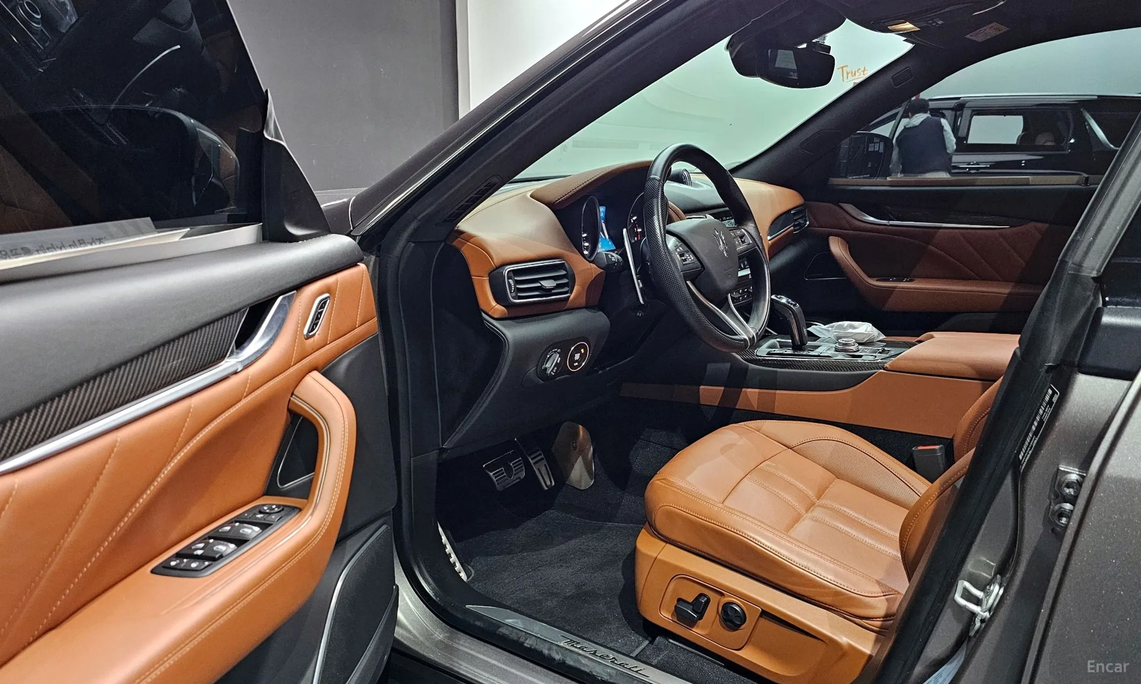 Maserati Levante превью 11