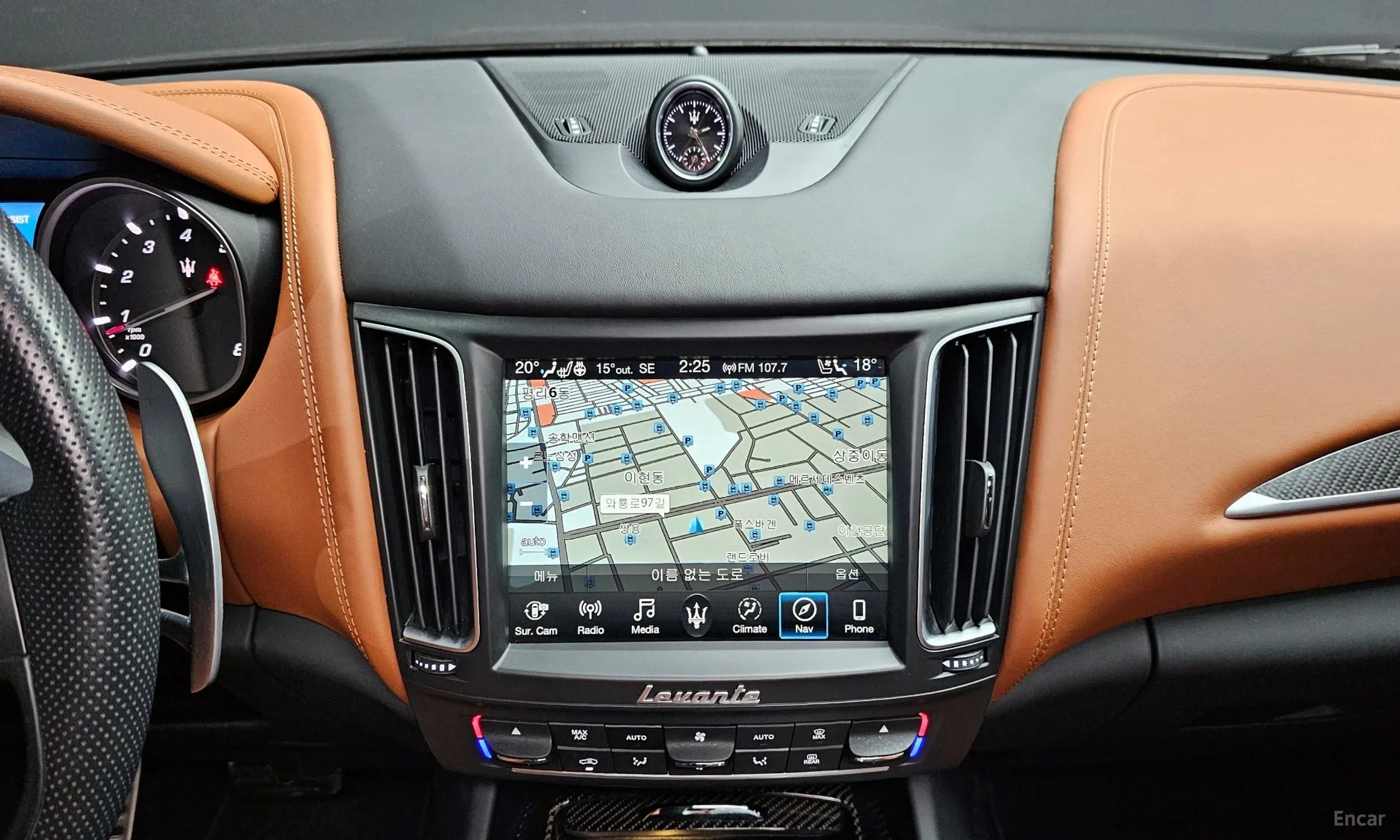 Maserati Levante превью 15