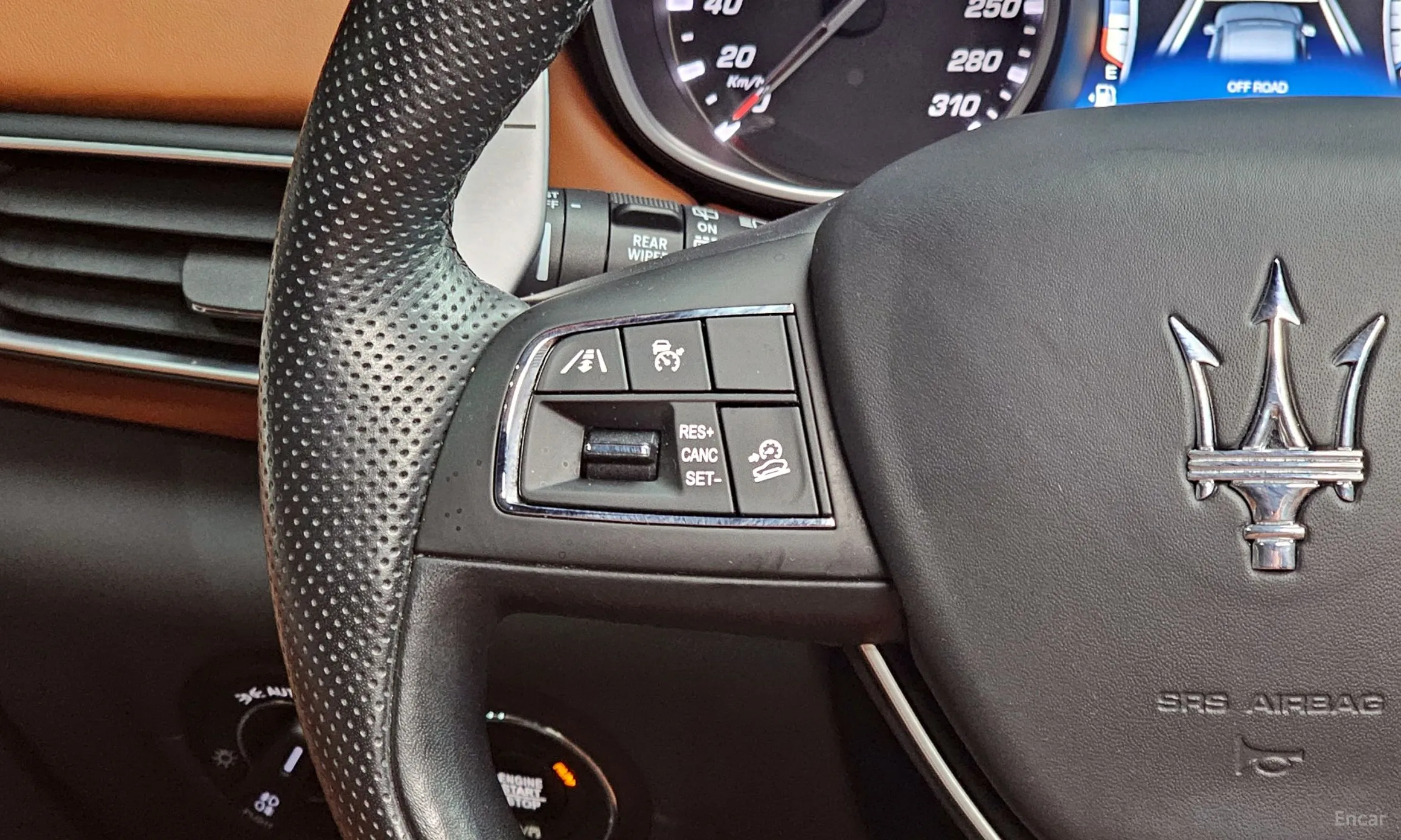 Maserati Levante превью 17