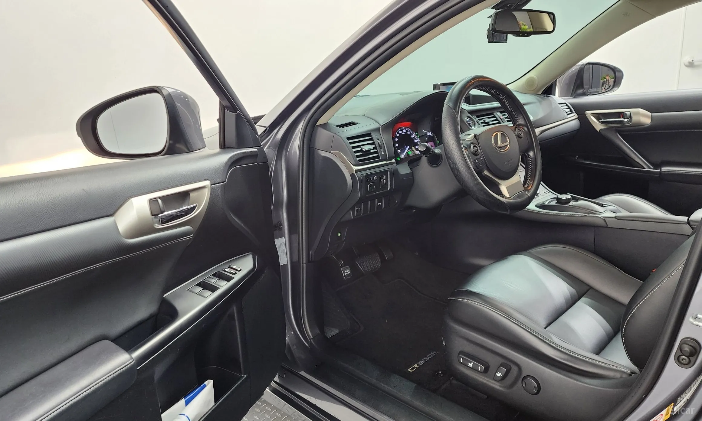 Lexus CT200h превью 10