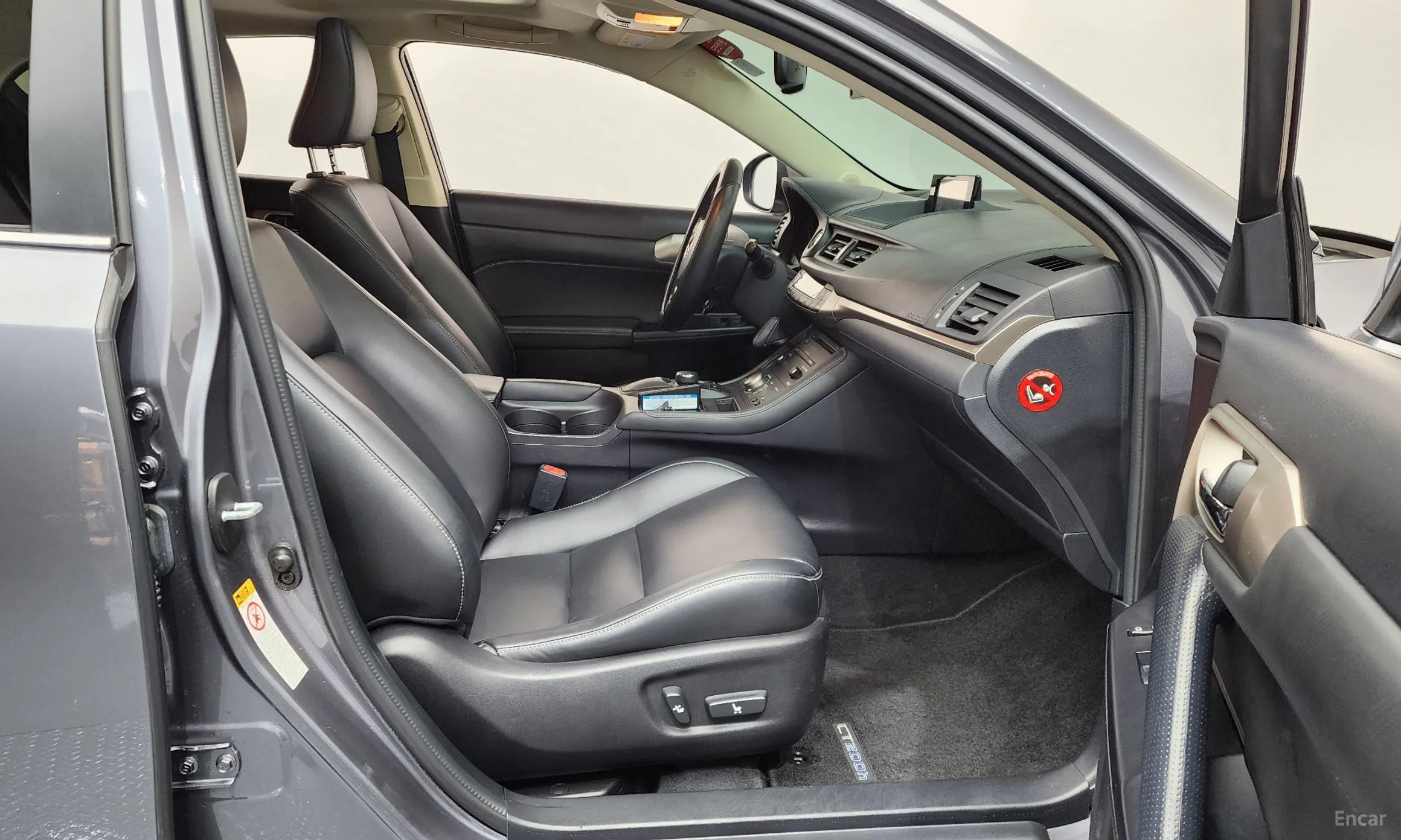Lexus CT200h превью 11