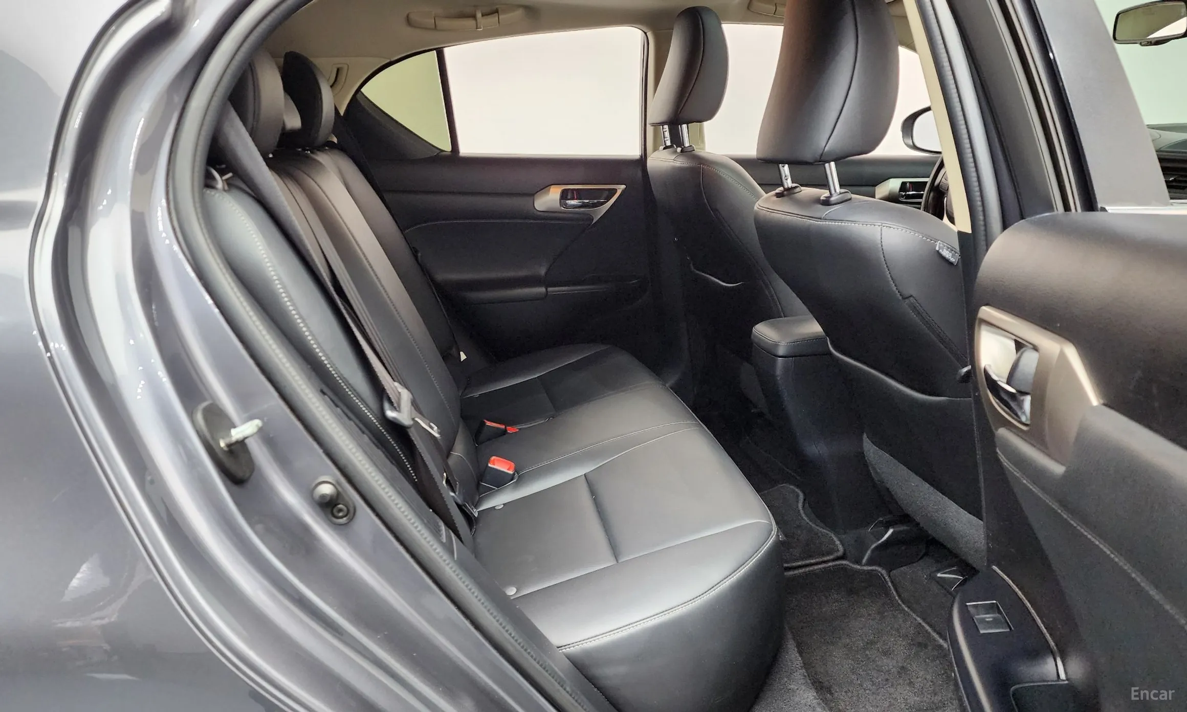 Lexus CT200h превью 12