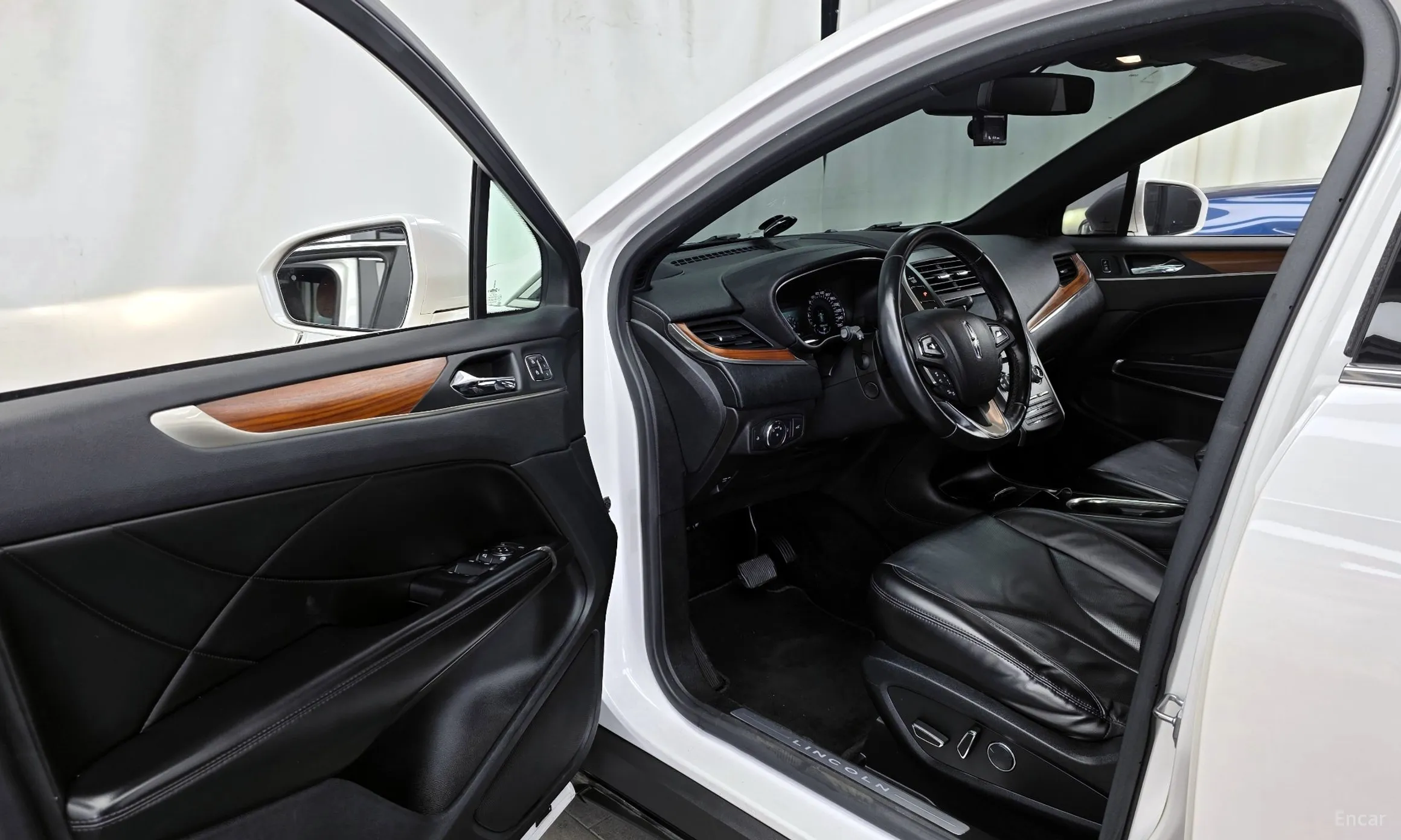 Lincoln MKC превью 10
