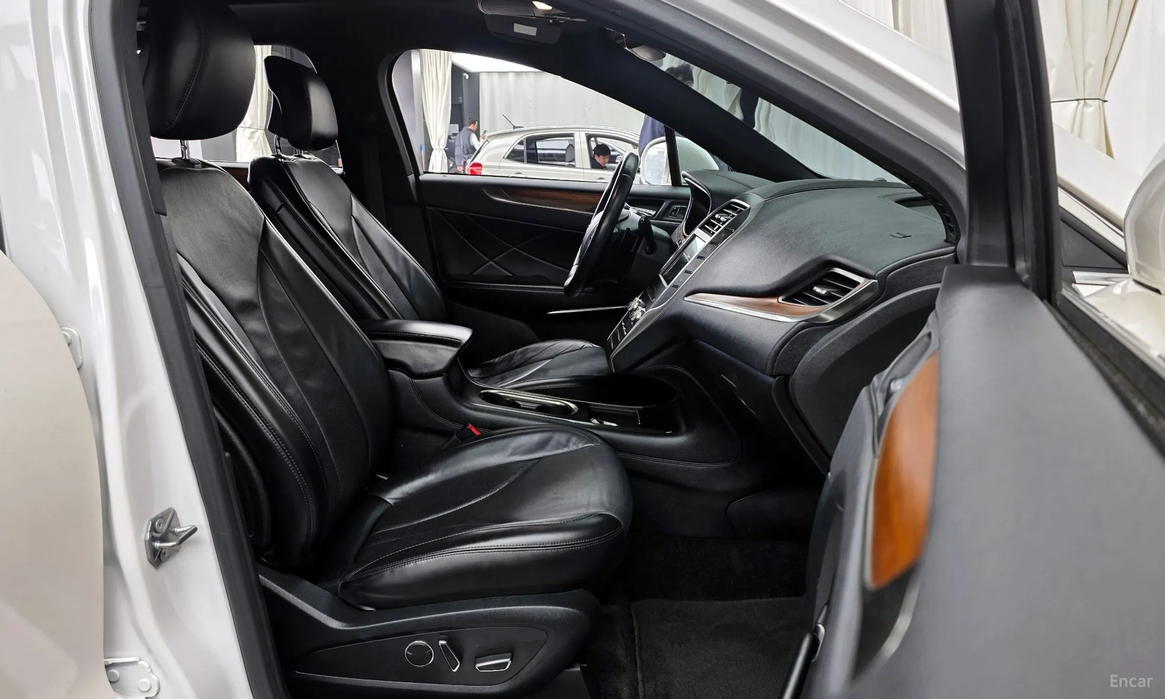 Lincoln MKC превью 11