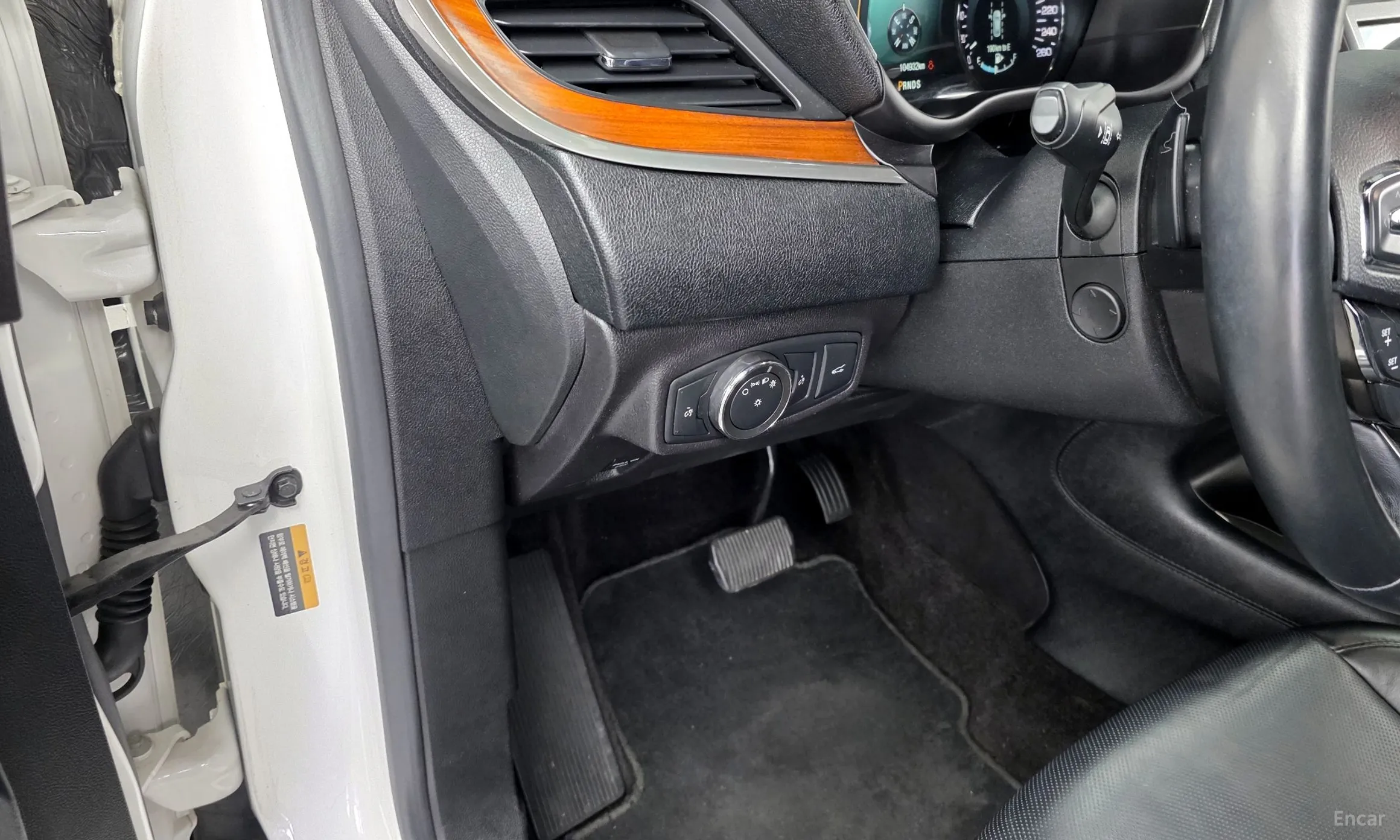 Lincoln MKC превью 17