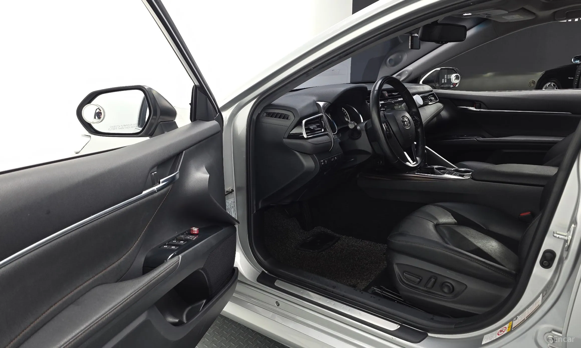 Toyota Camry (XV70) превью 11