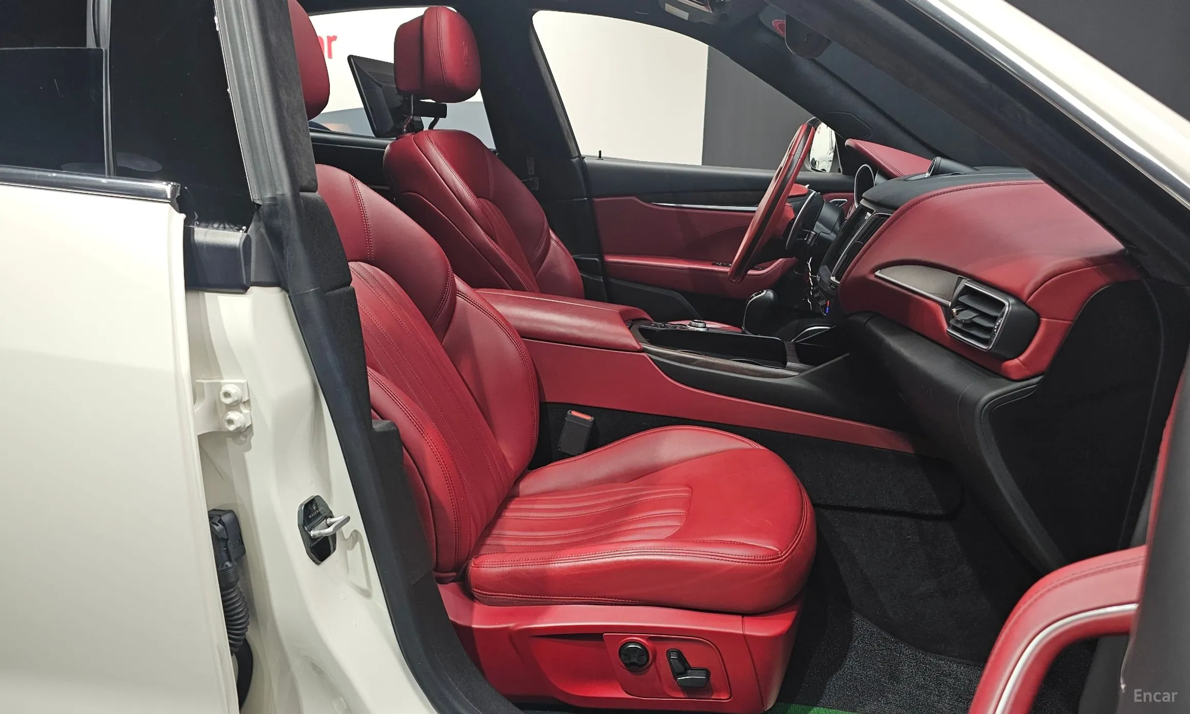 Maserati Levante превью 10
