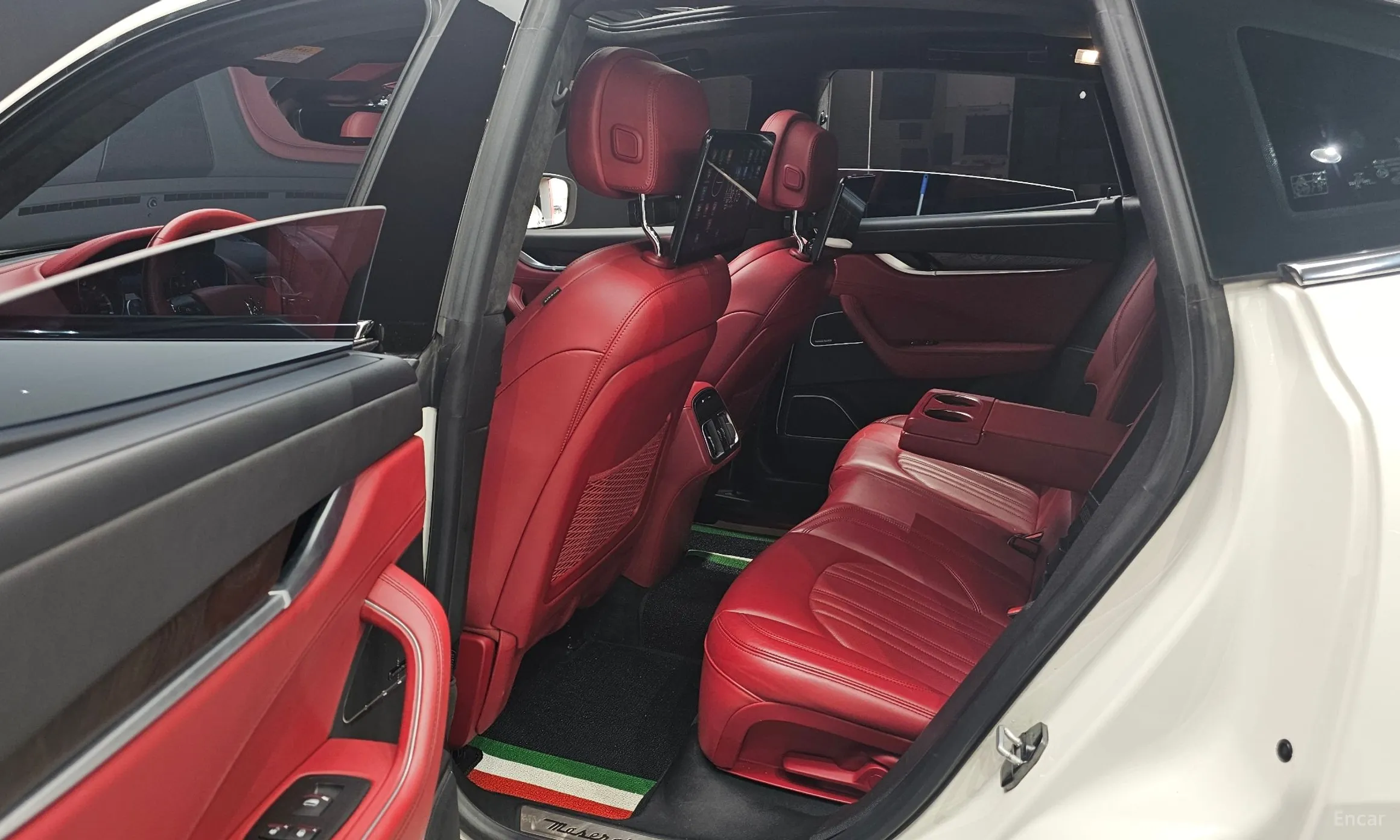 Maserati Levante превью 12