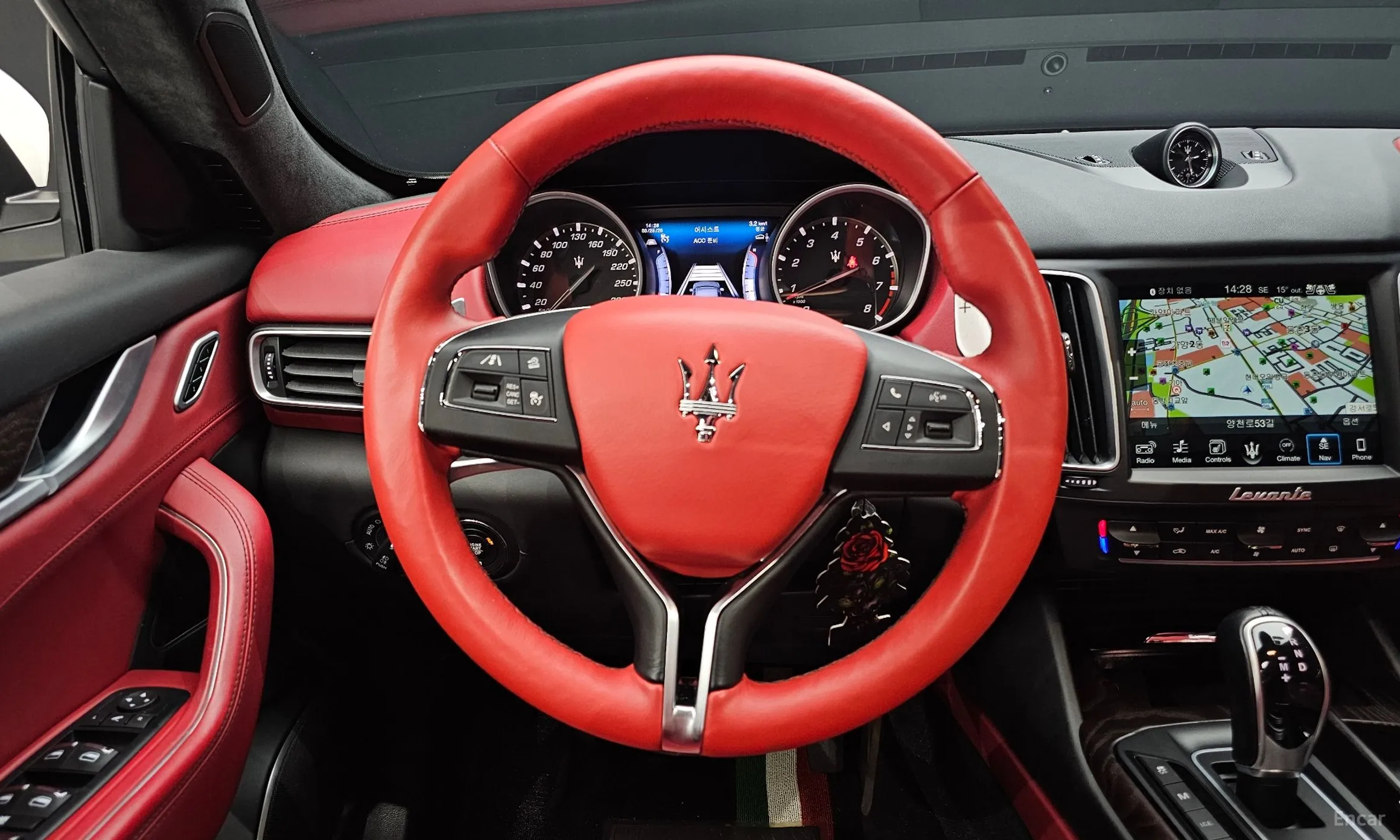 Maserati Levante превью 13