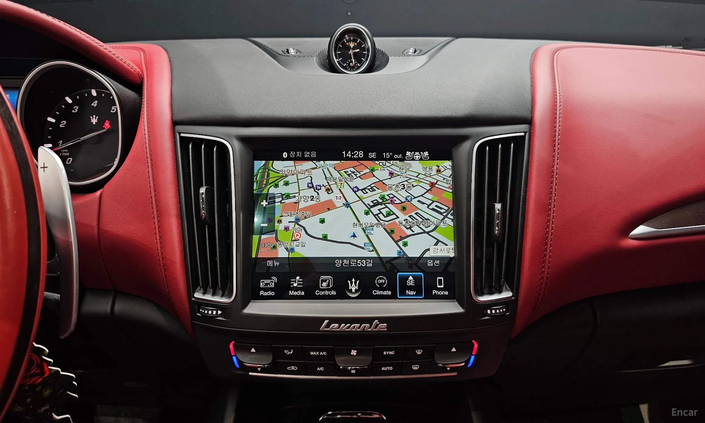 Maserati Levante превью 14