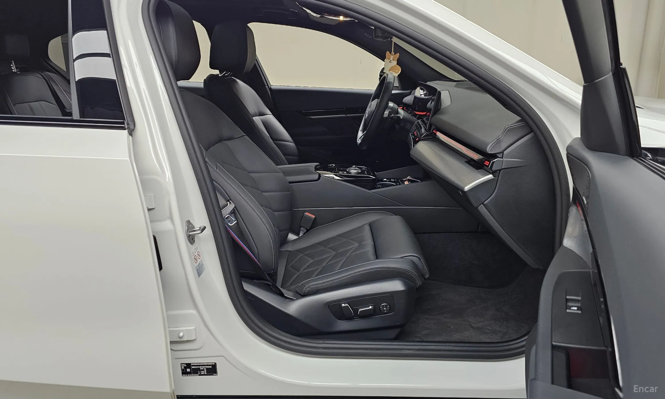 BMW 5 Series (G60) превью 11