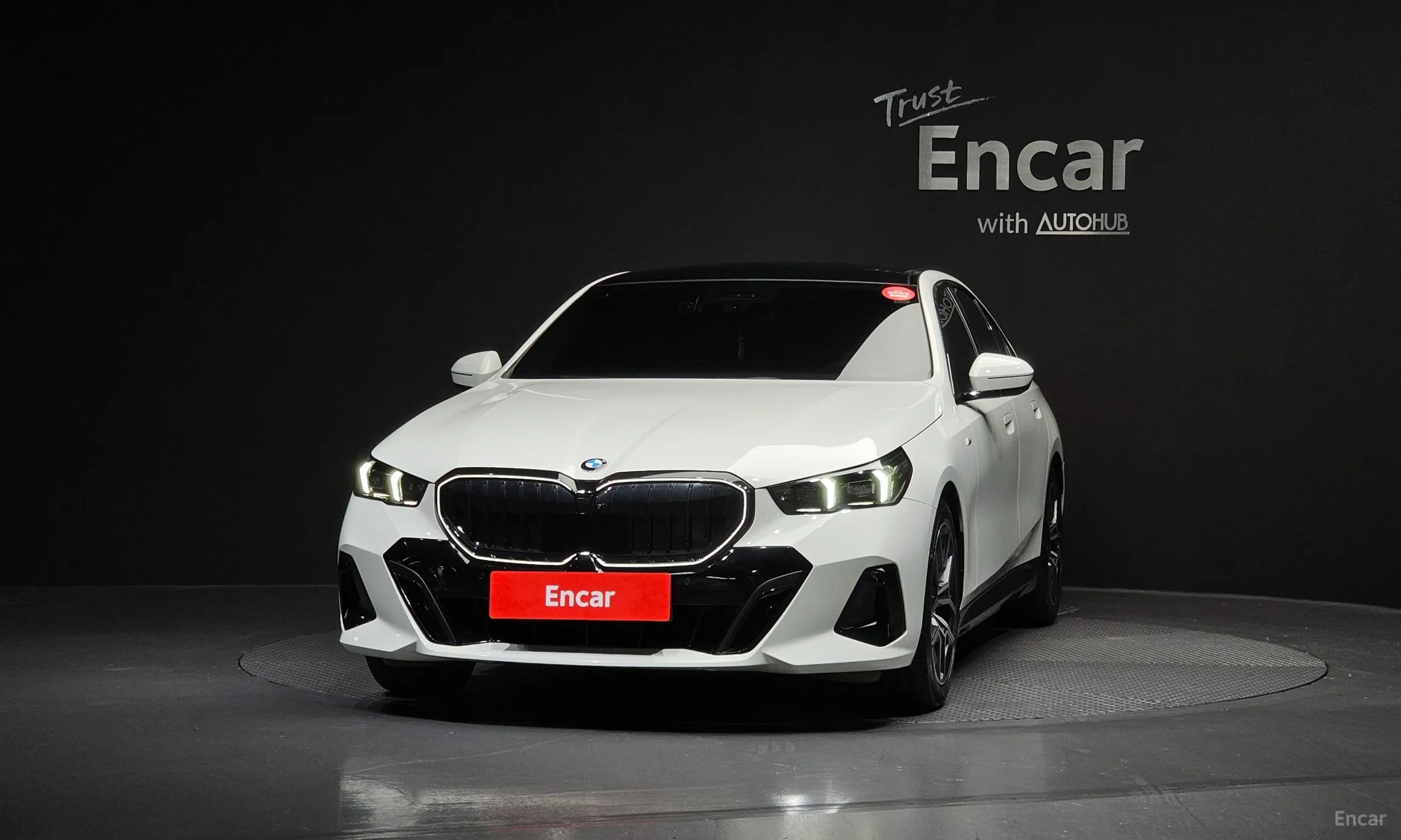 BMW 5 Series (G60) превью 3