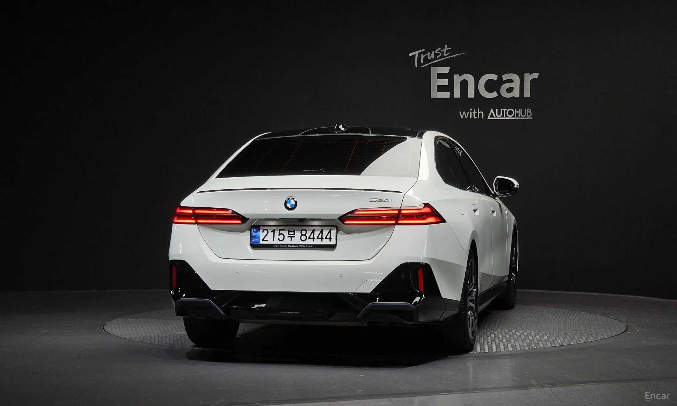 BMW 5 Series (G60) превью 4
