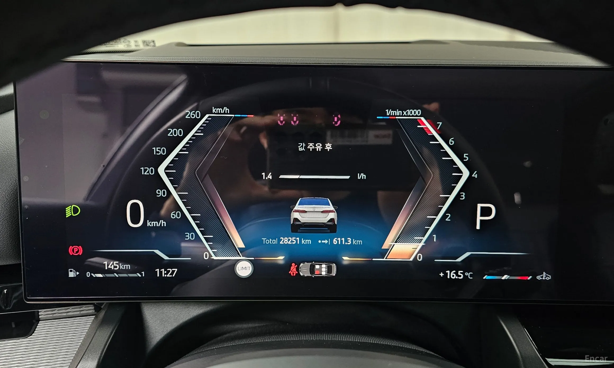 BMW 5 Series (G60) превью 8
