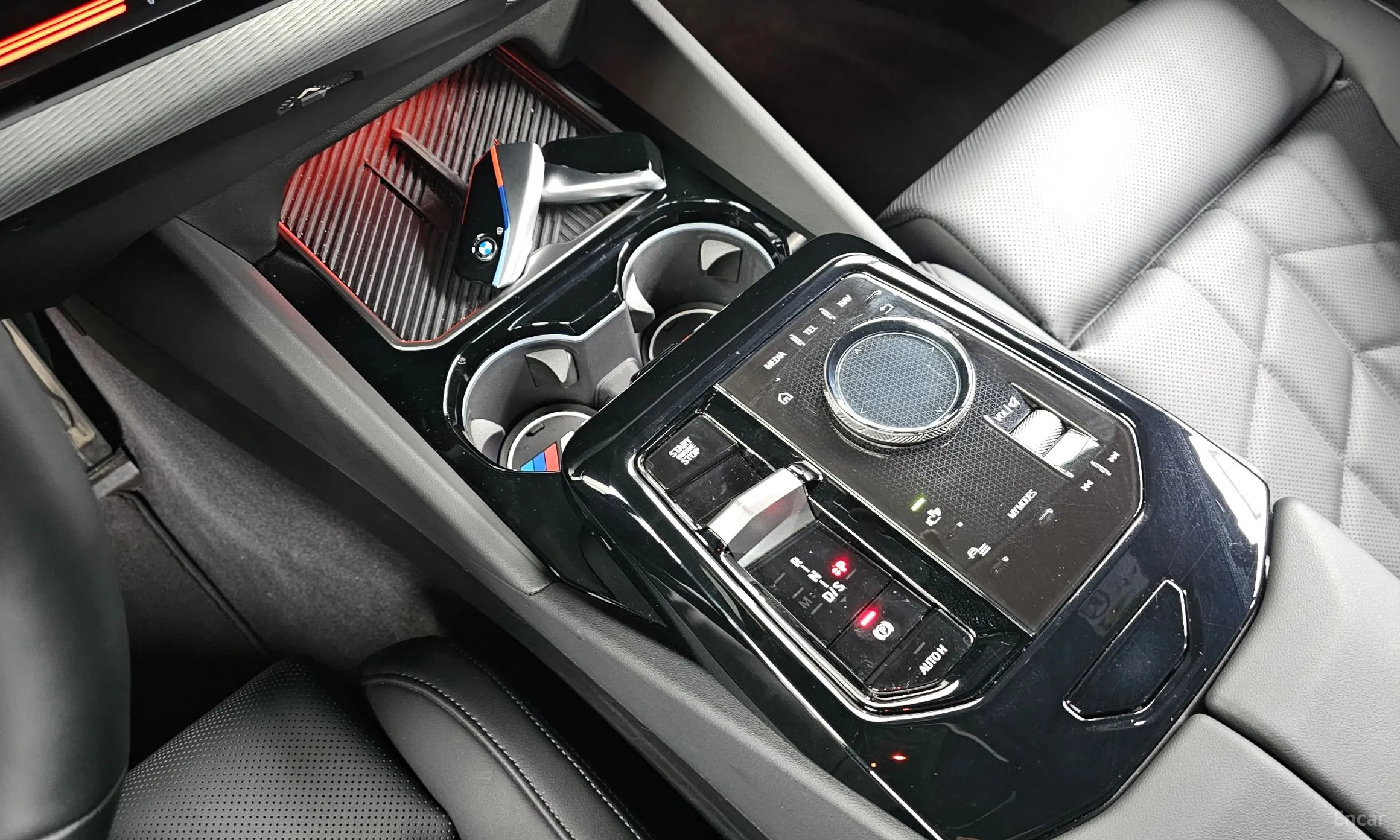 BMW 5 Series (G60) превью 9