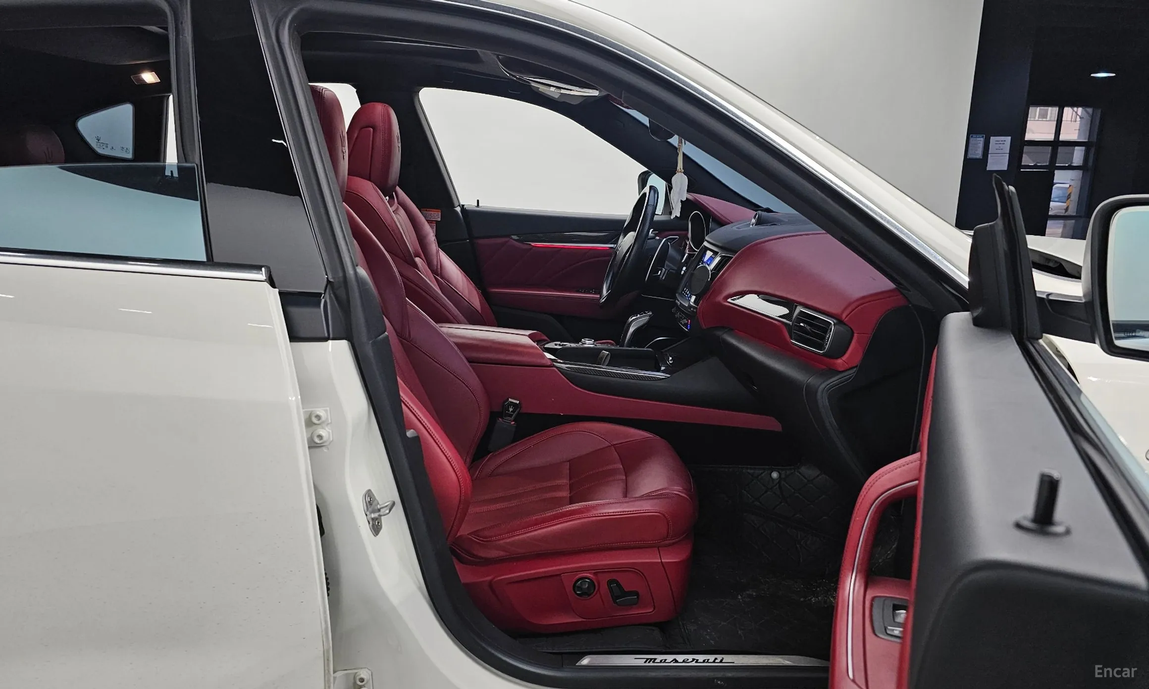 Maserati Levante превью 10