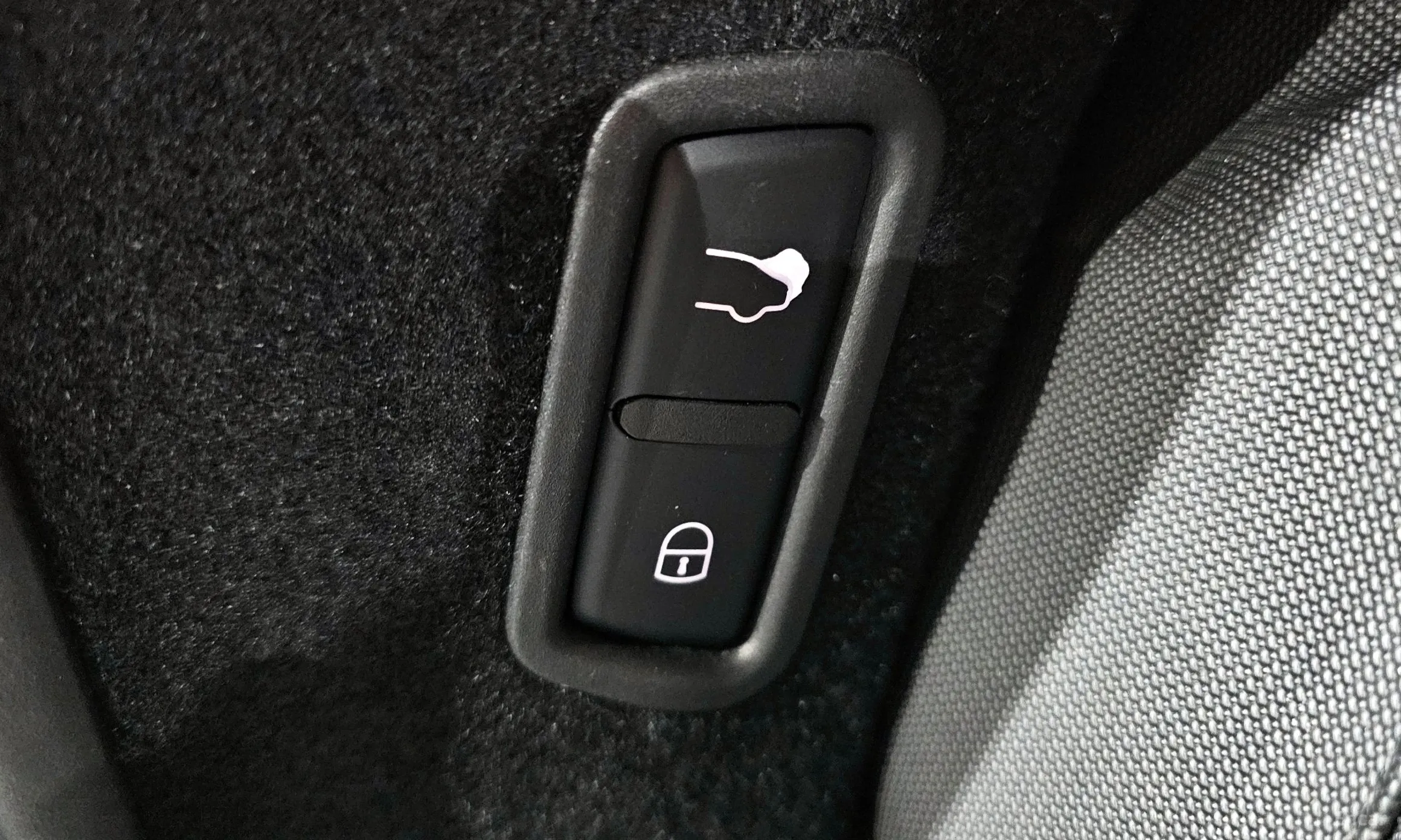 Maserati Levante превью 20