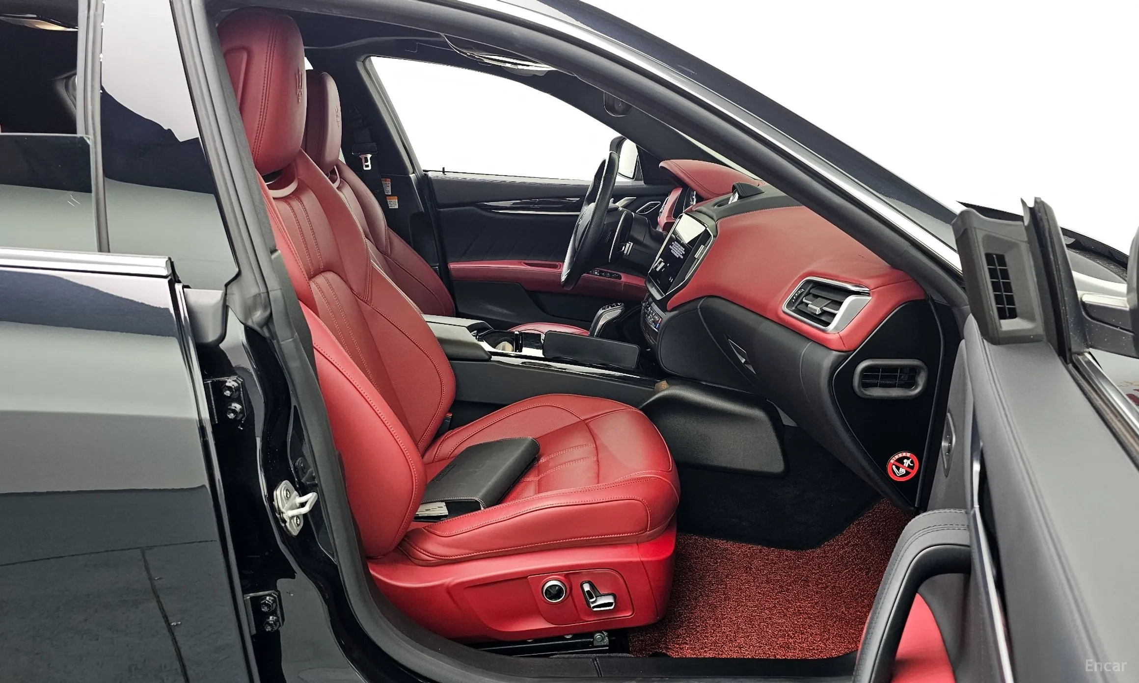 Maserati Ghibli превью 11