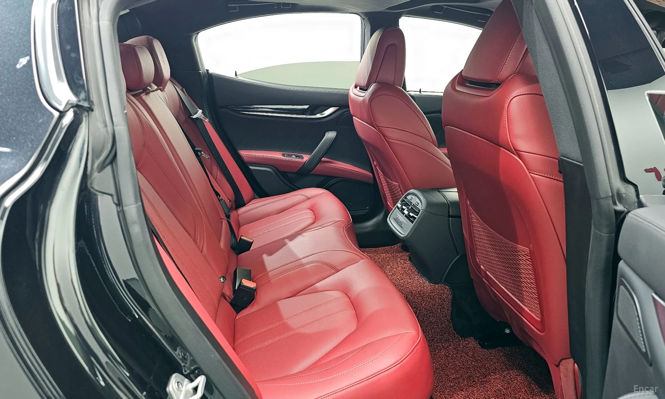 Maserati Ghibli превью 12