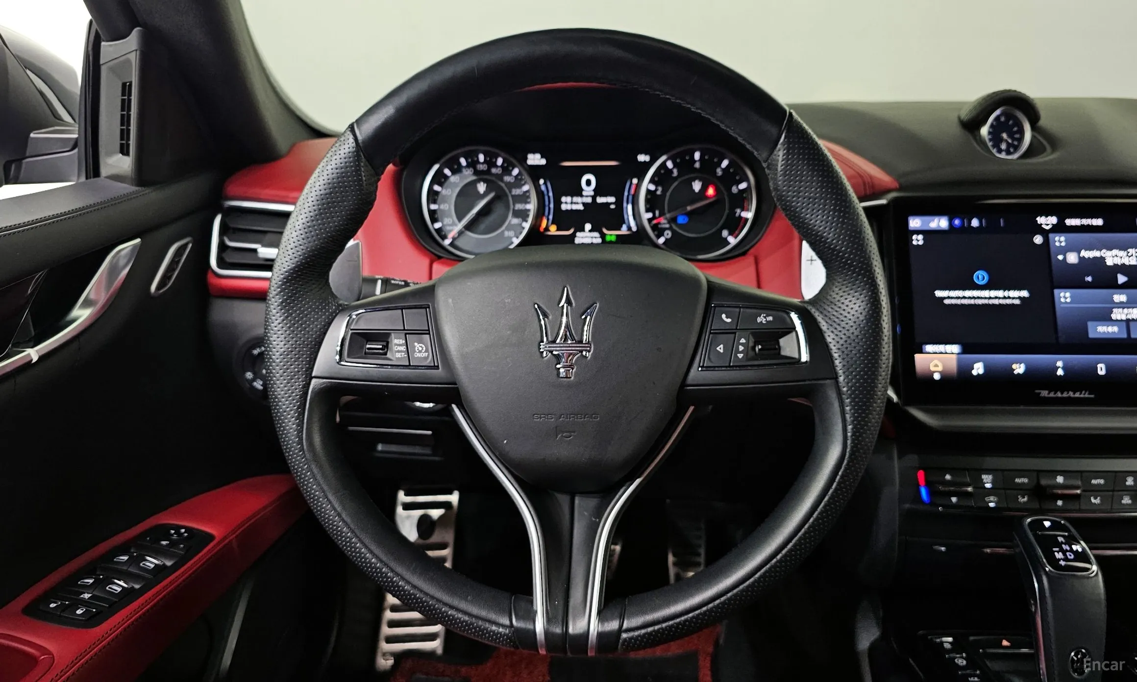 Maserati Ghibli превью 13