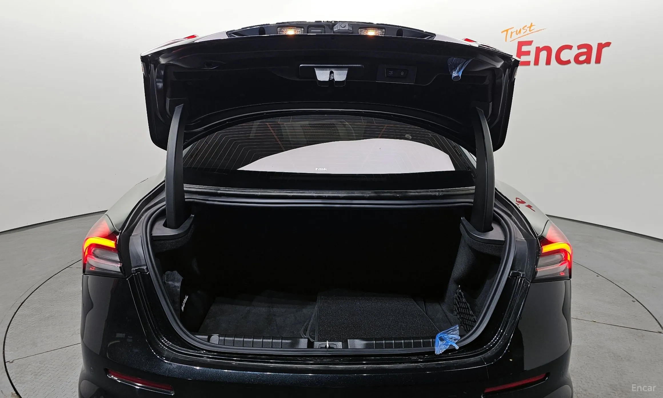 Maserati Ghibli превью 20