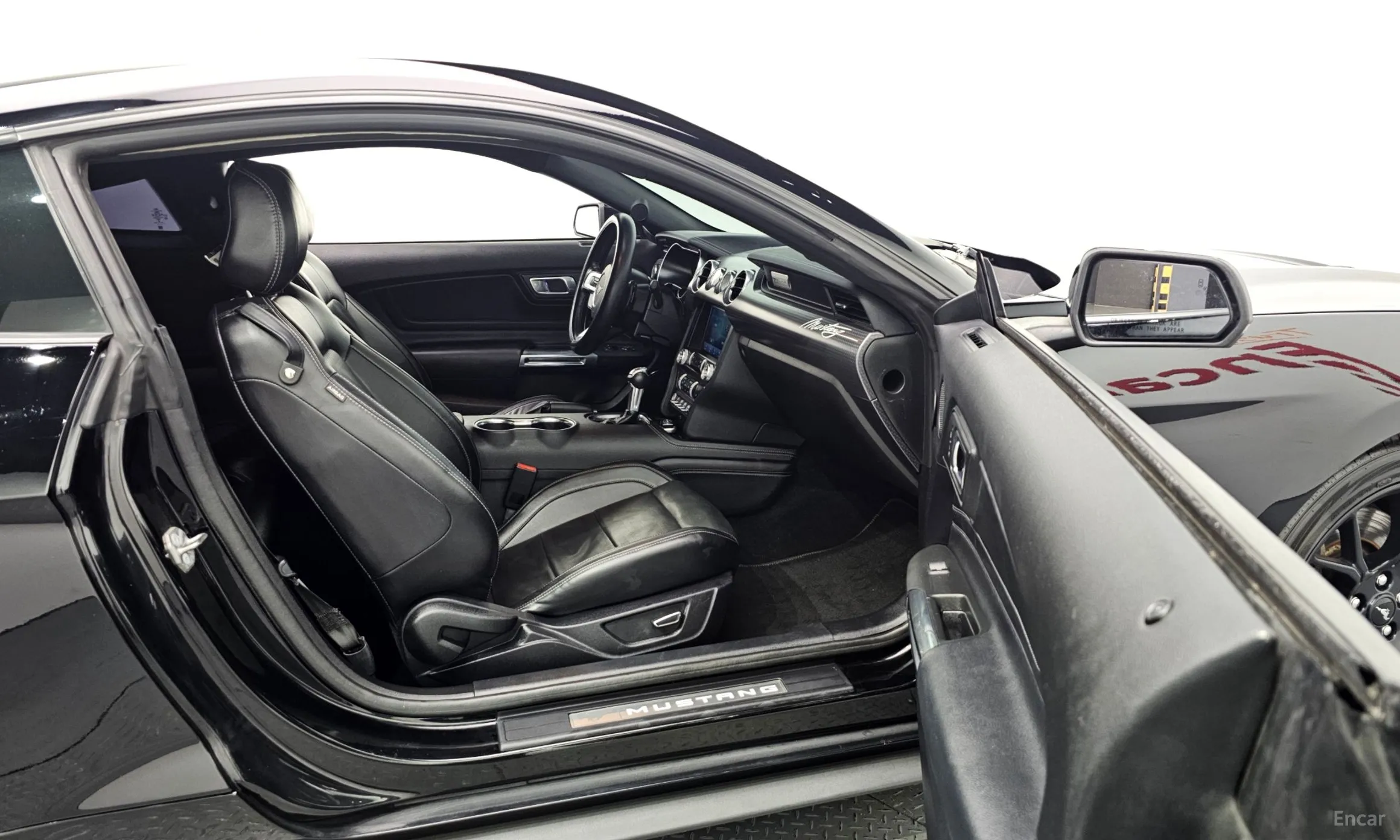 Ford Mustang превью 11