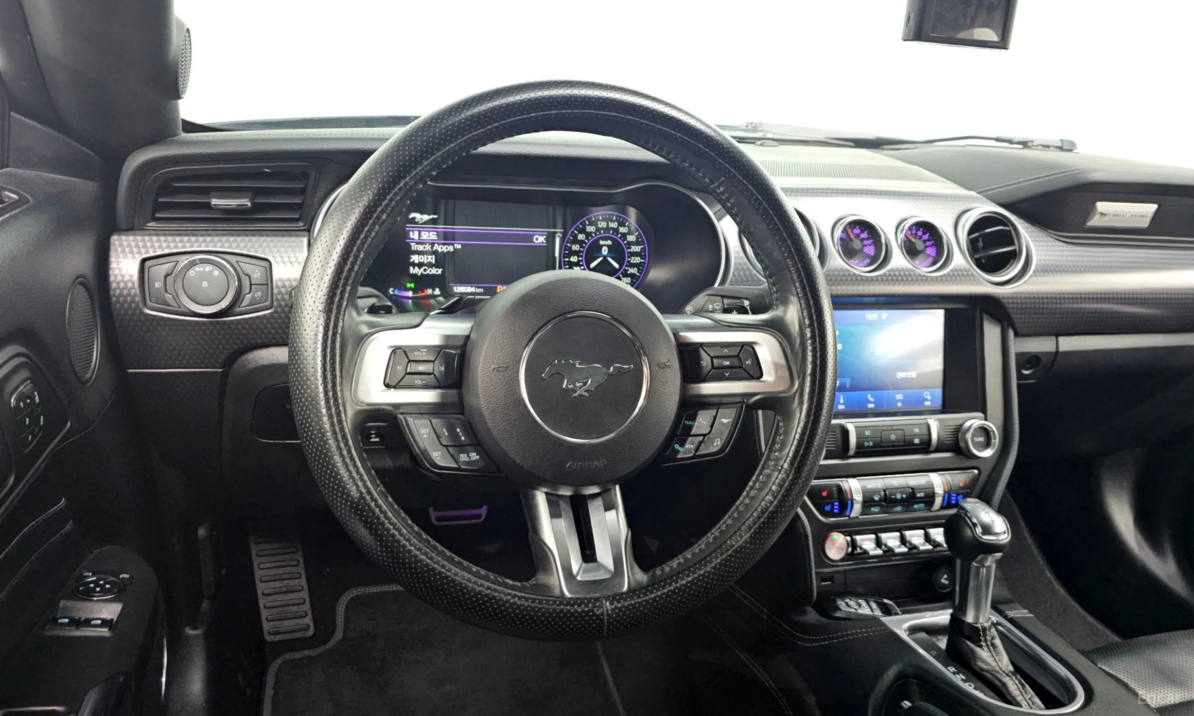 Ford Mustang превью 13