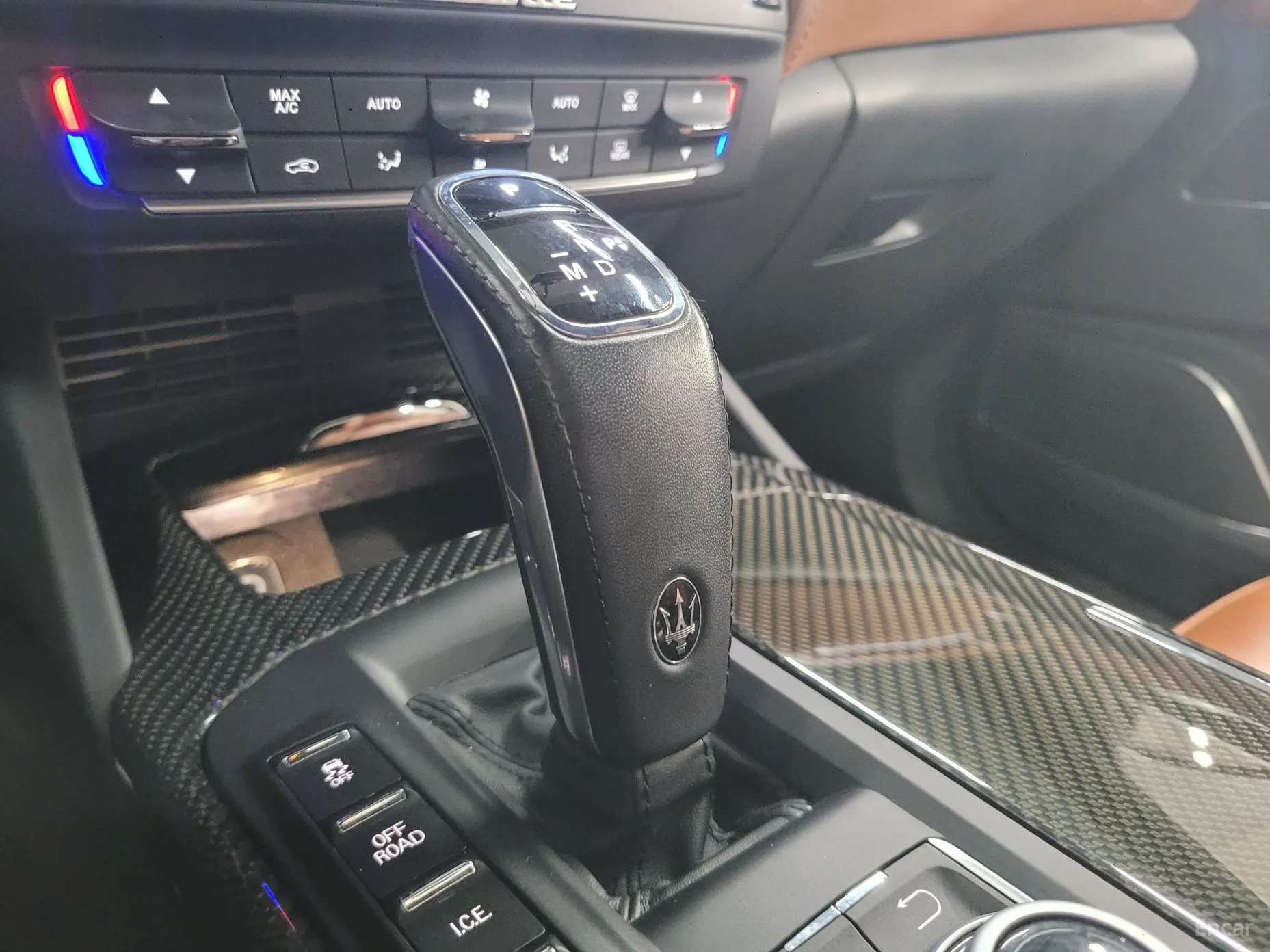 Maserati Levante превью 13