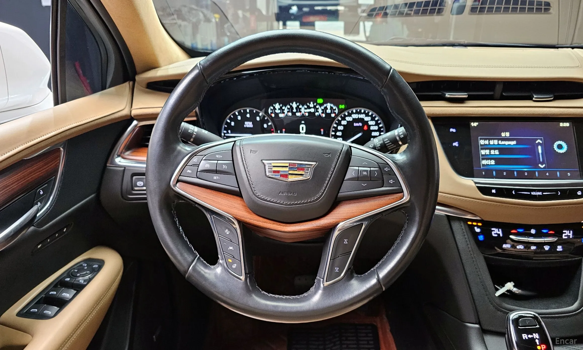 Cadillac XT5 превью 14
