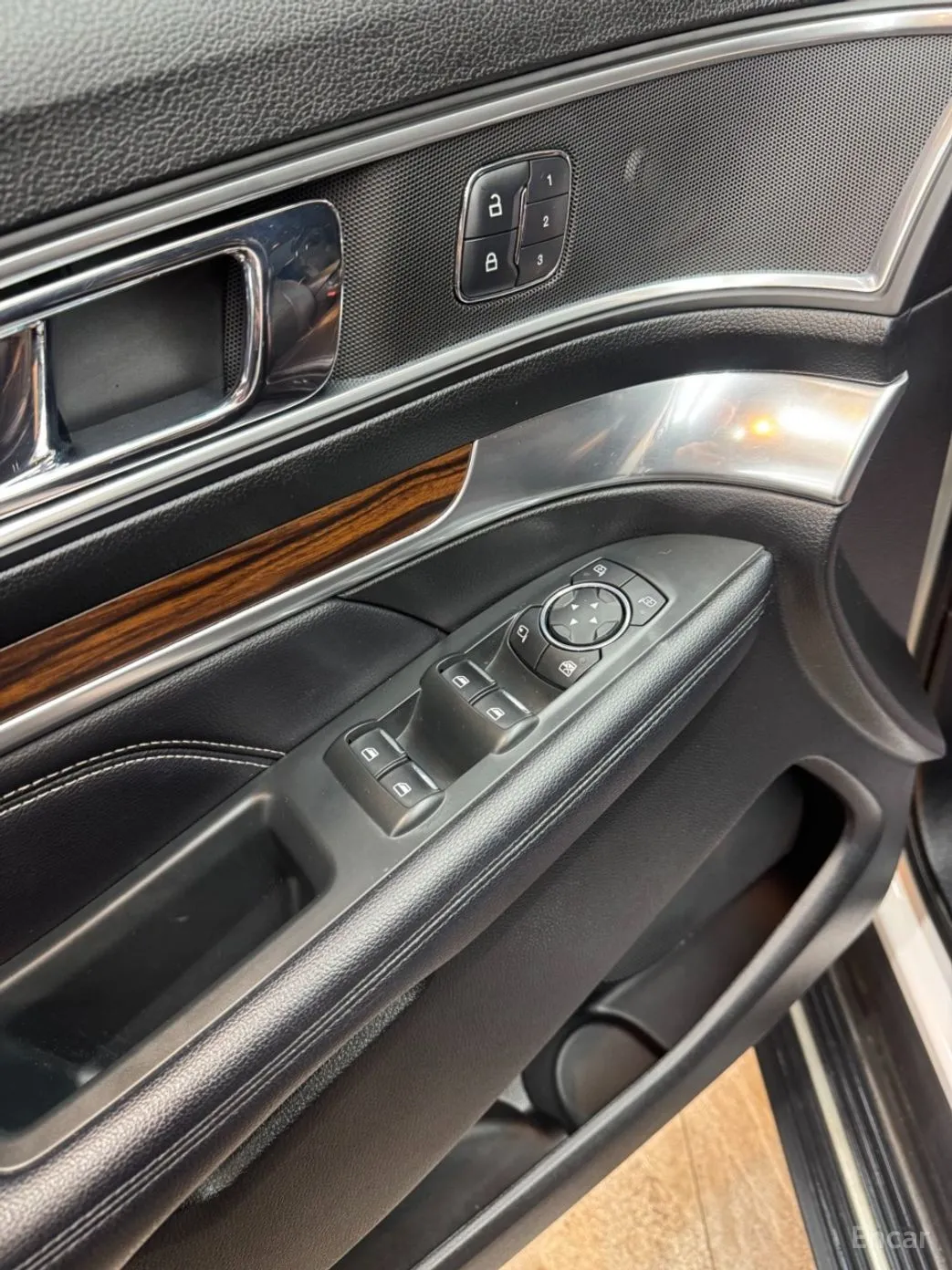 Ford Explorer превью 13
