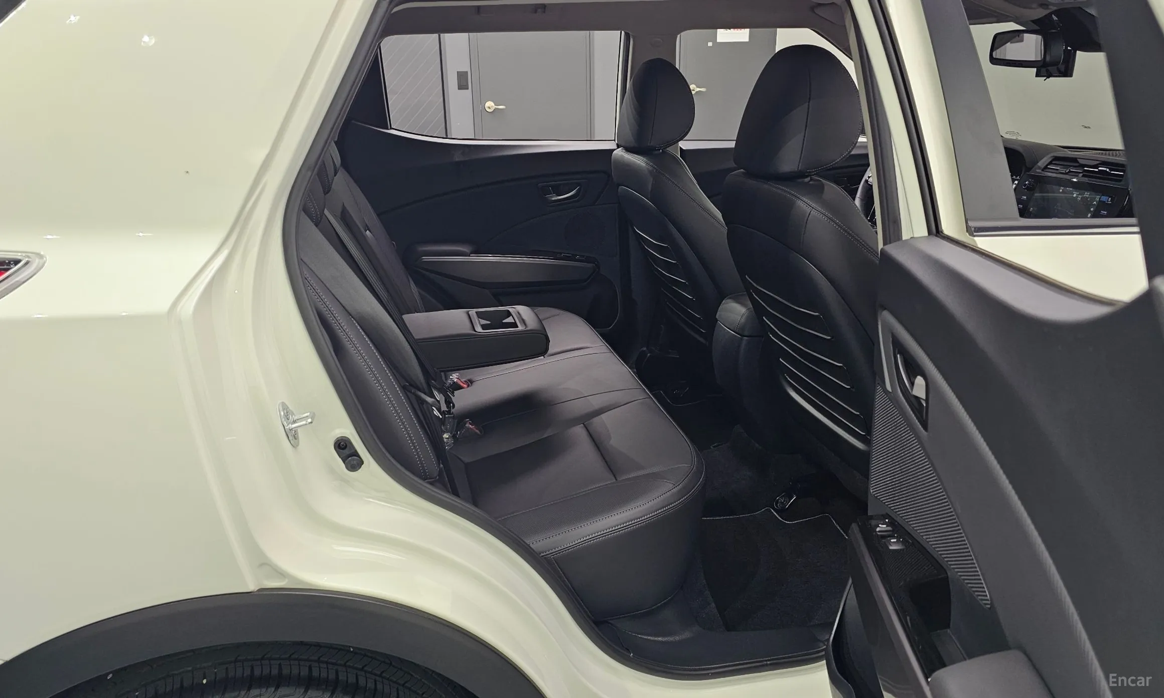 KG Mobility (SsangYong) Tivoli превью 12