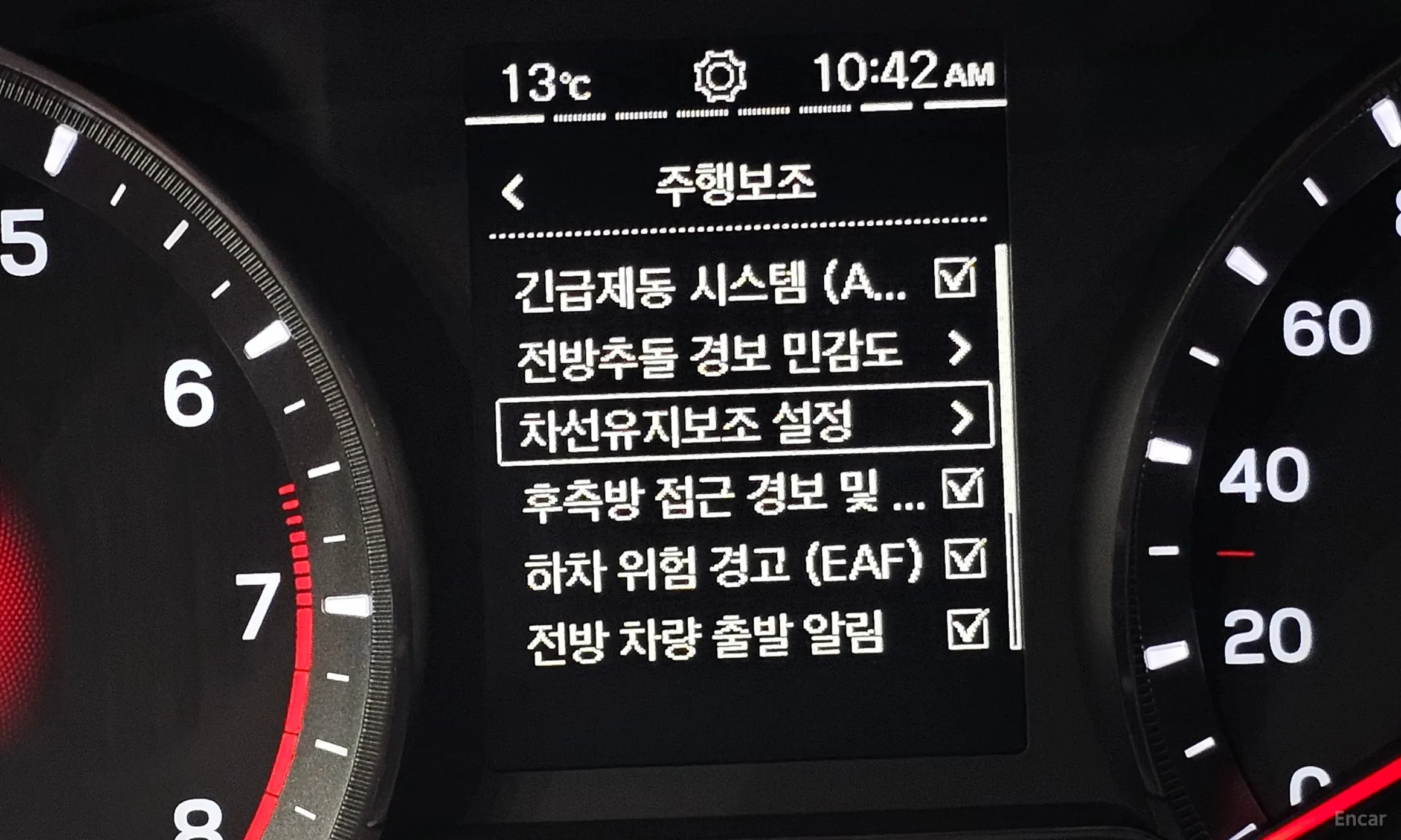KG Mobility (SsangYong) Tivoli превью 15