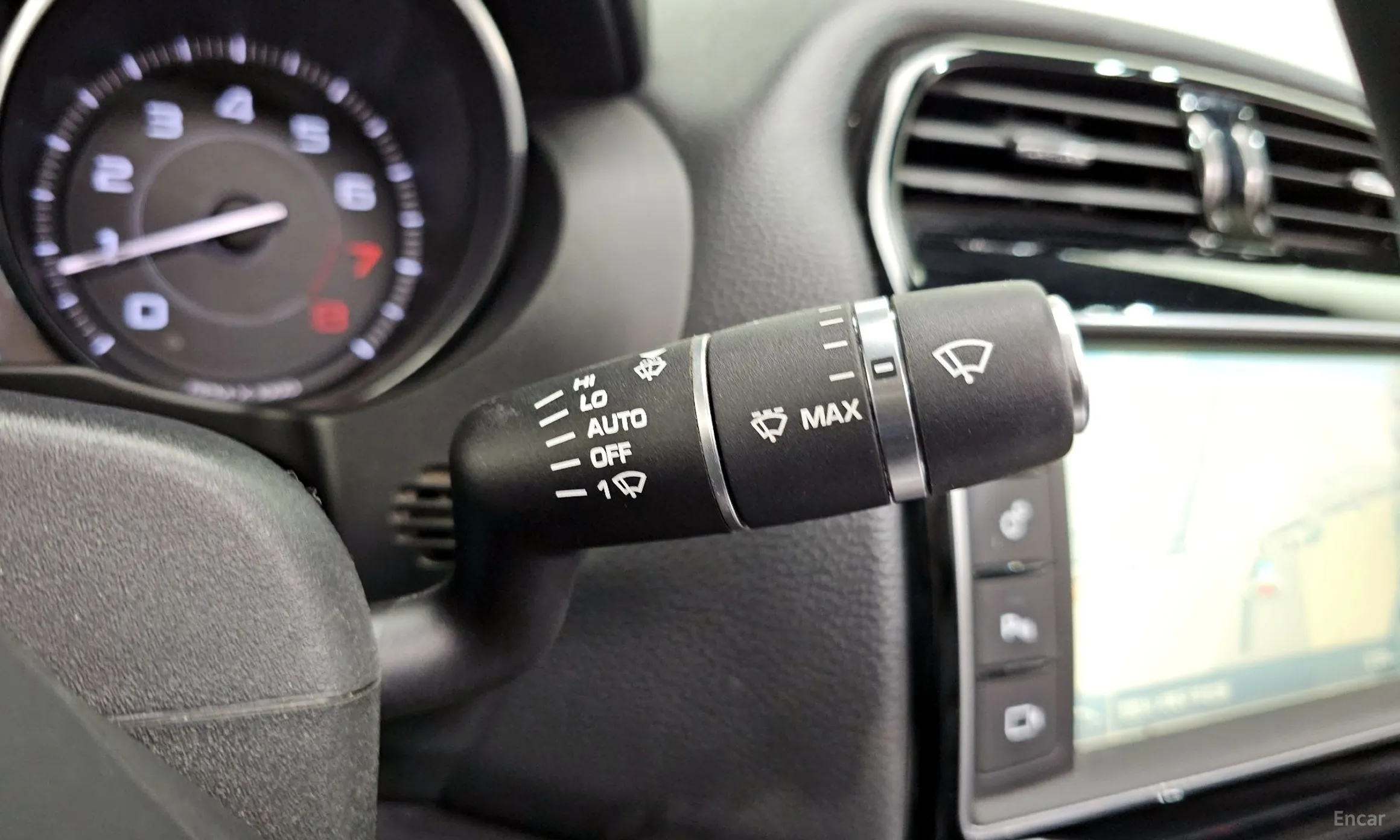 Jaguar XE превью 16