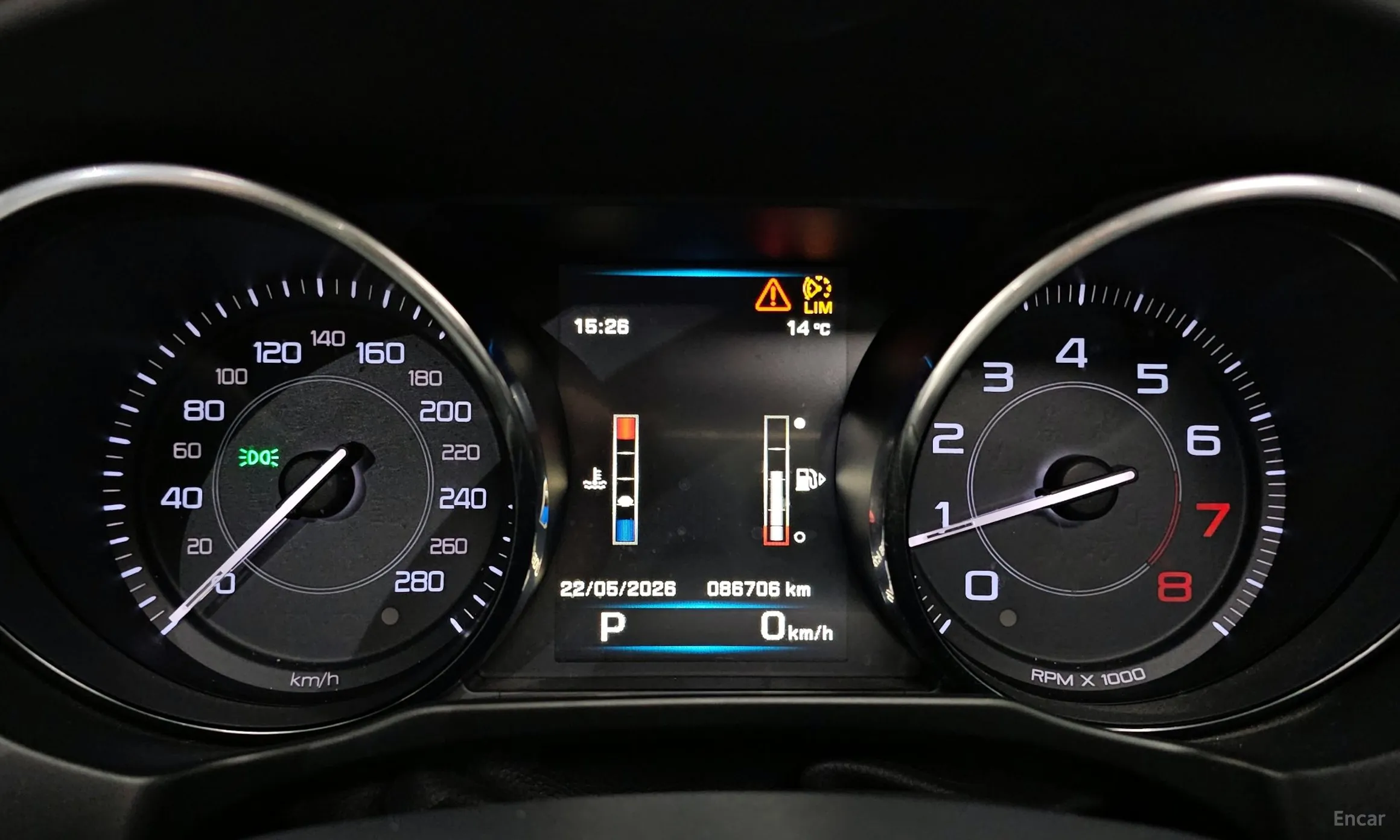 Jaguar XE превью 8
