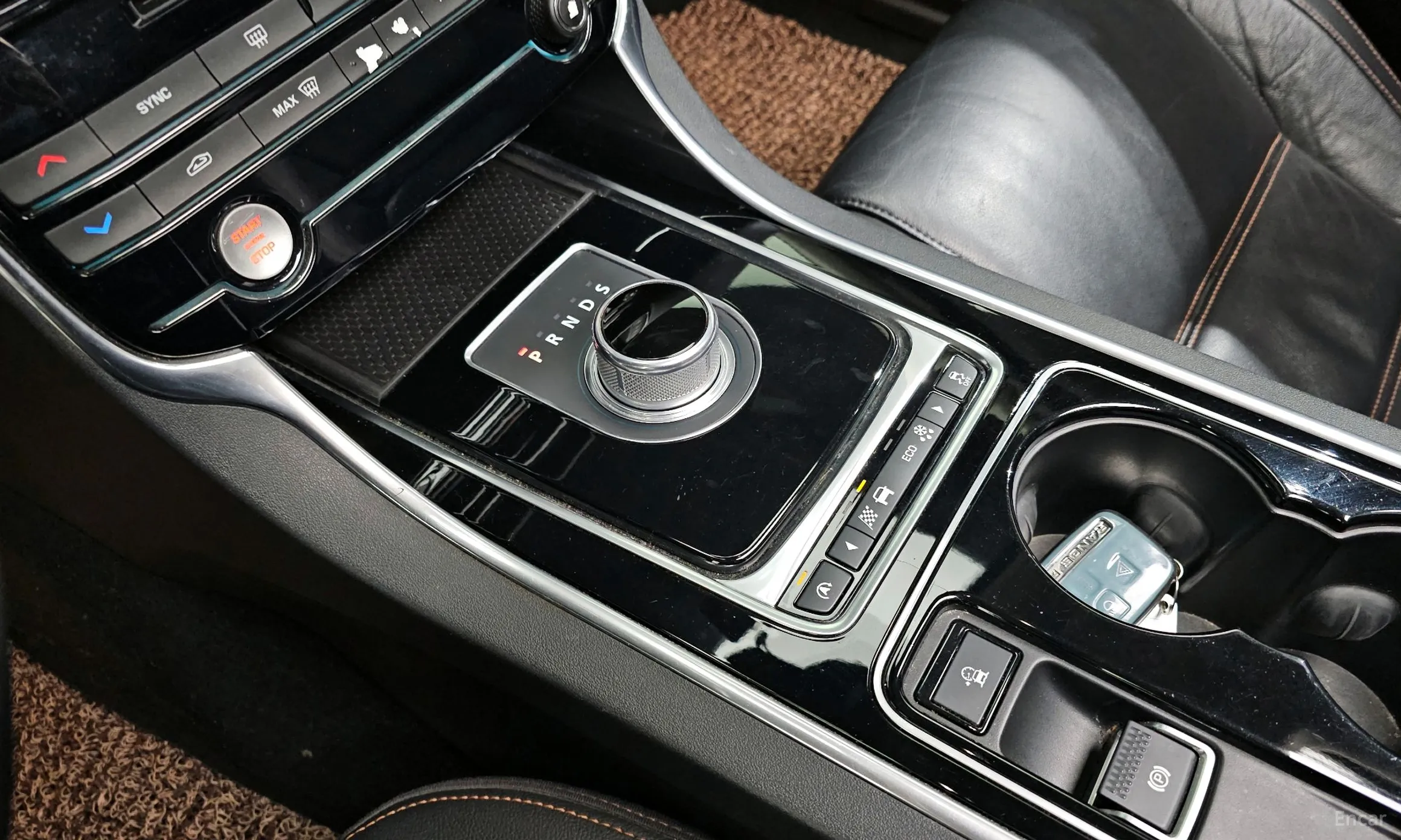 Jaguar XE превью 9