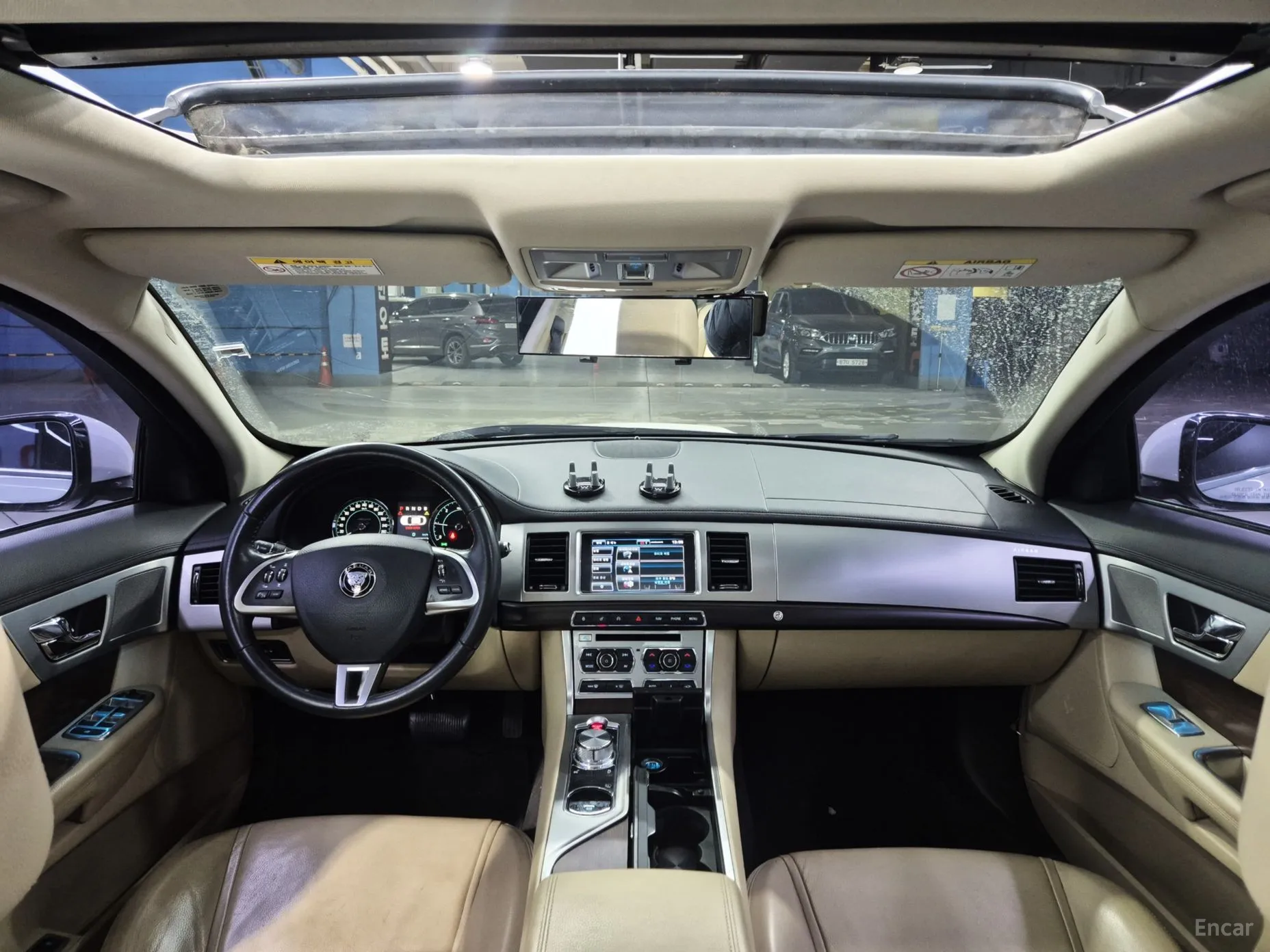 Jaguar New XF превью 10