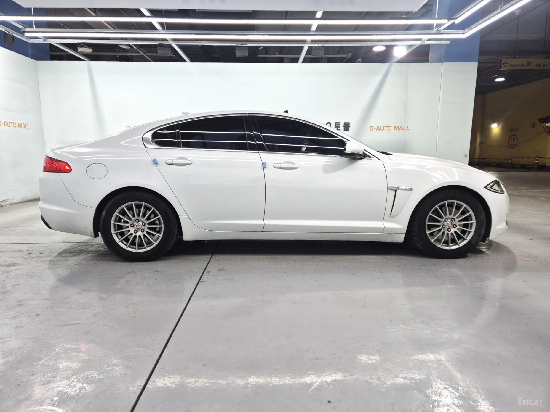 Jaguar New XF превью 5