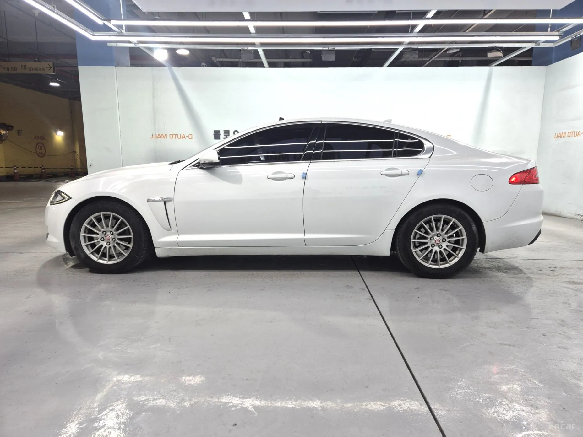 Jaguar New XF превью 9