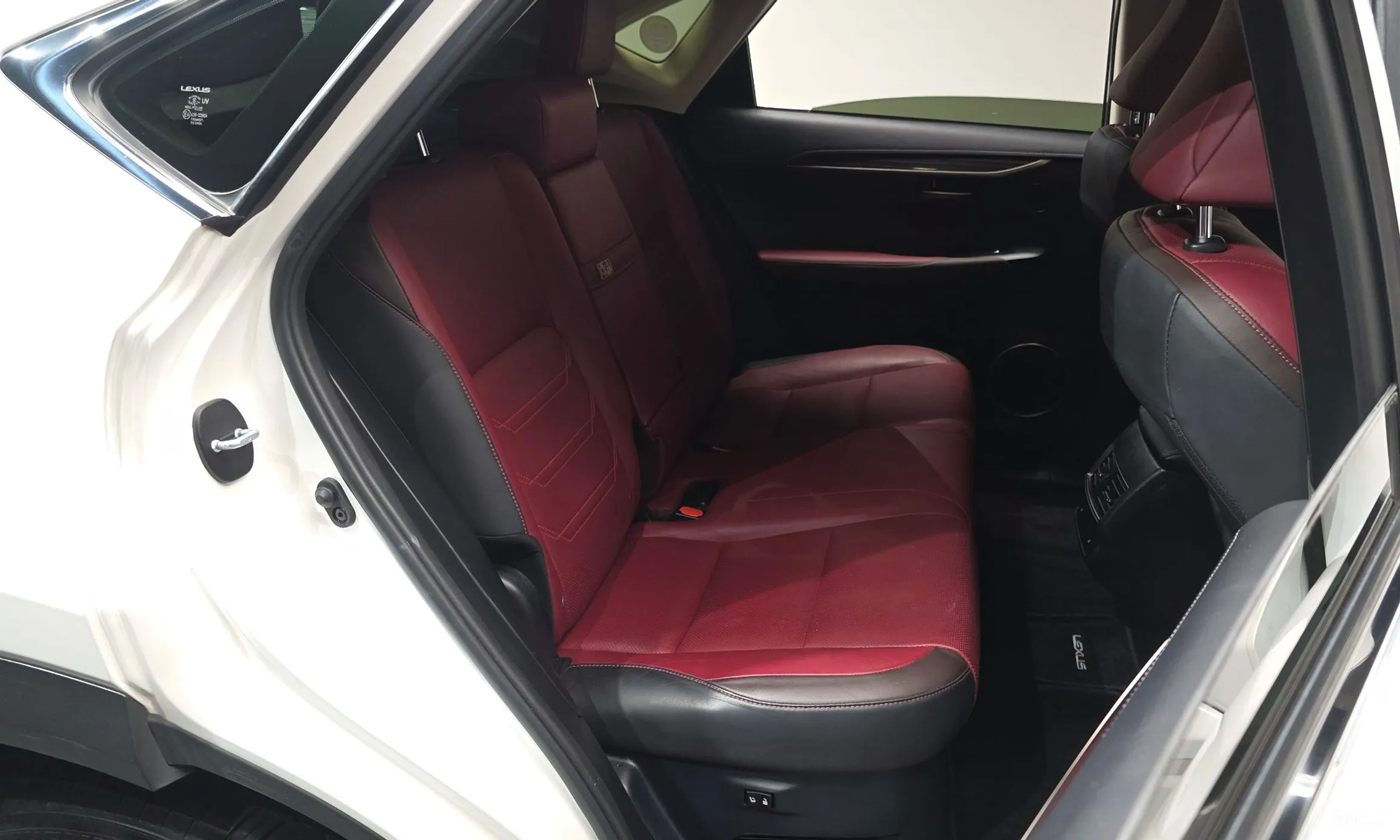 Lexus NX300h превью 12