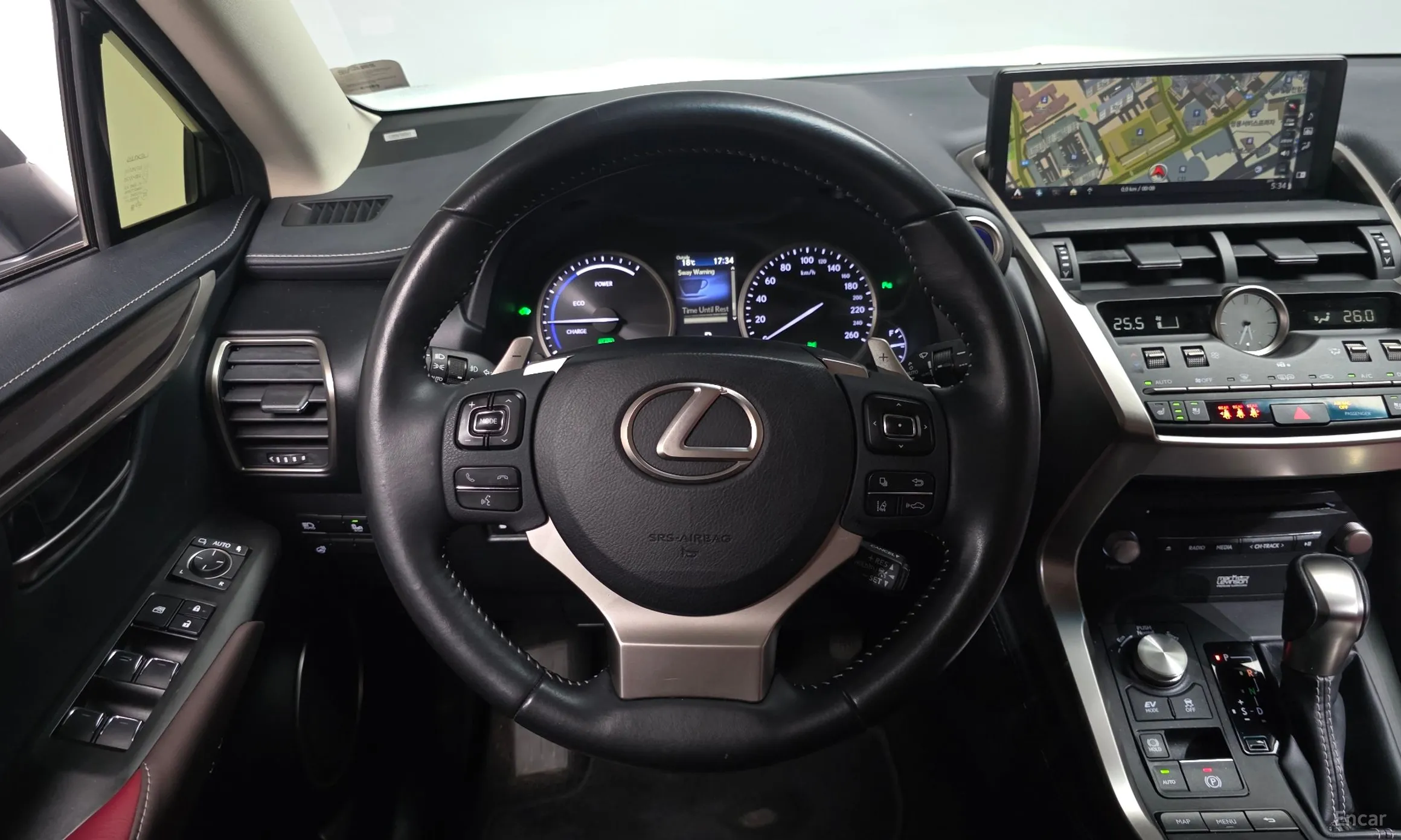 Lexus NX300h превью 13